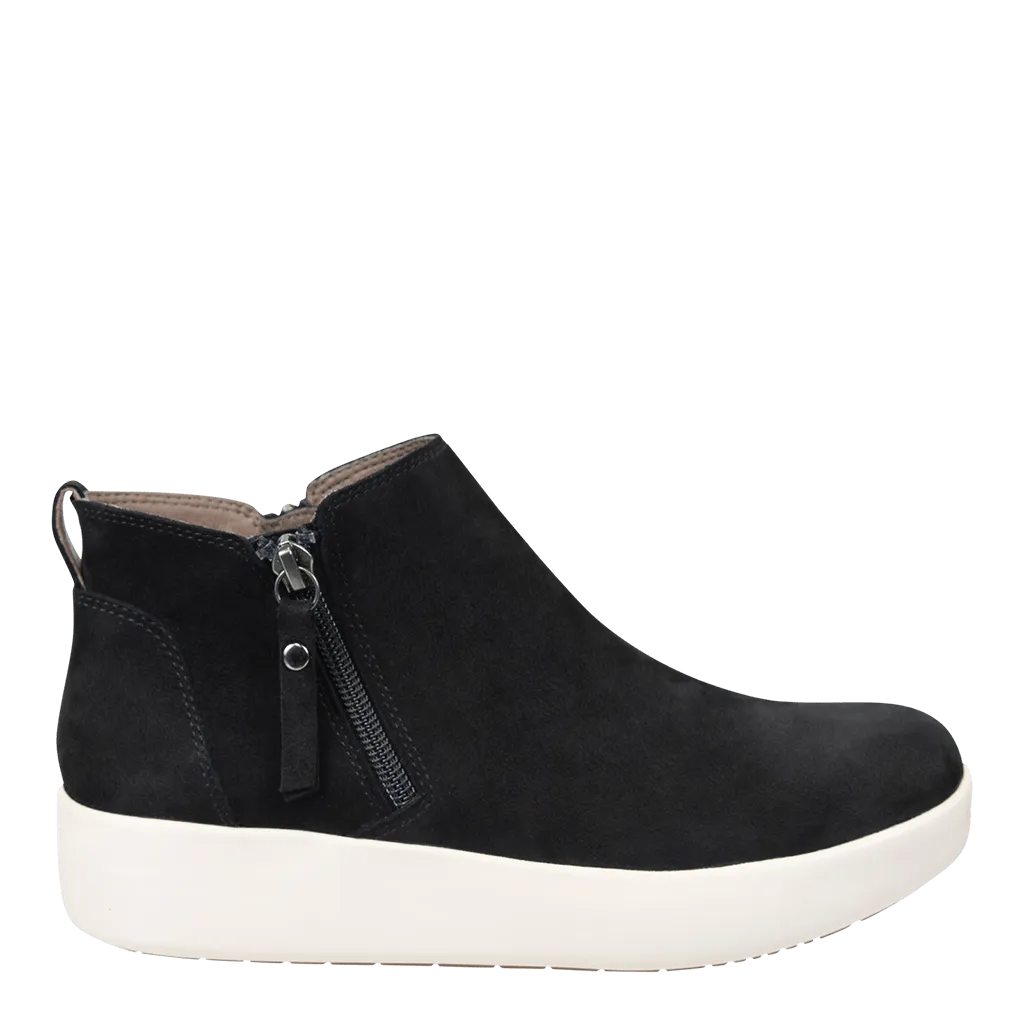 ADEPT in BLACK Sneaker Boots active lifestyle