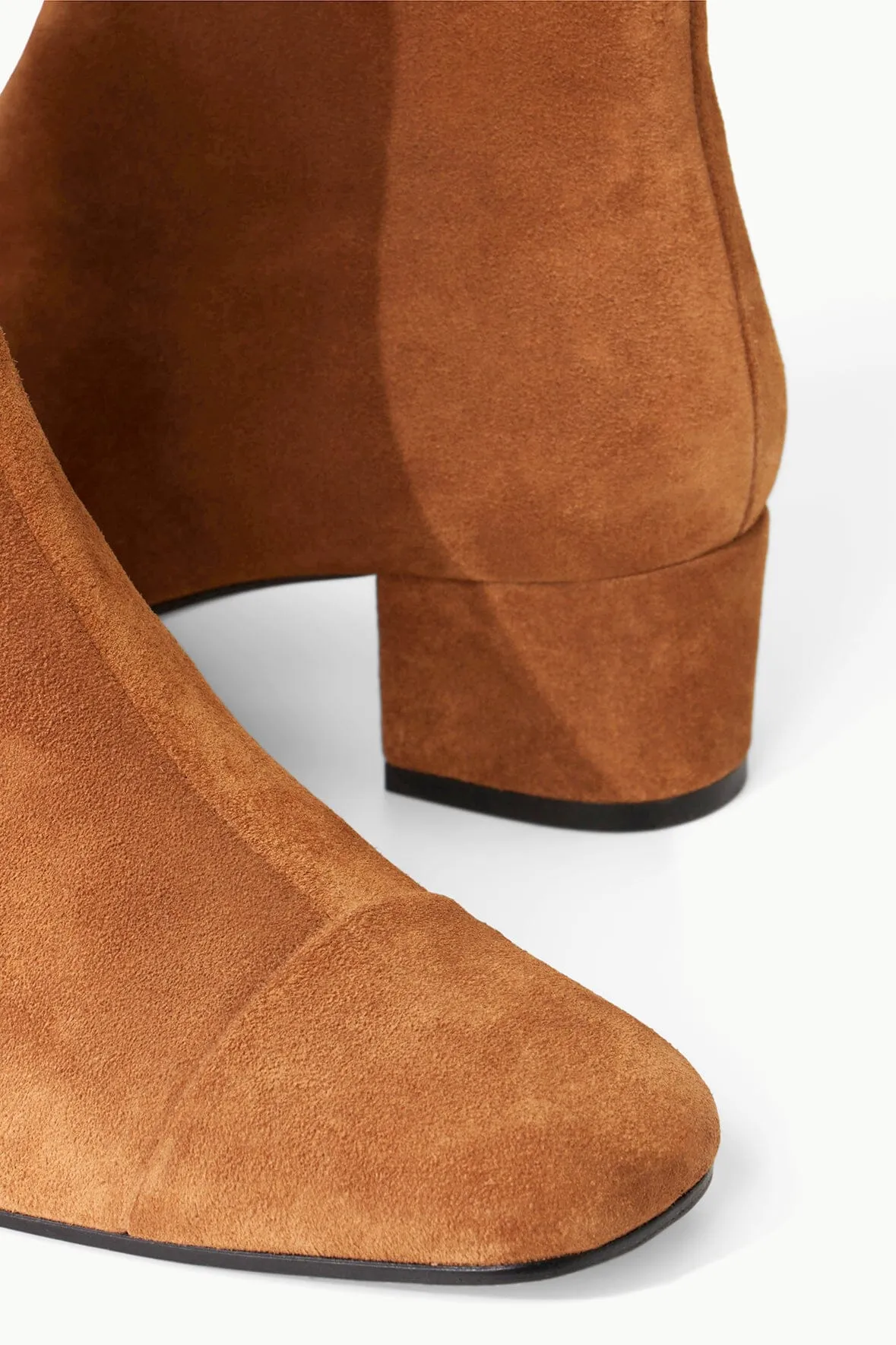 AIMEE SHORT BOOT | TAN SUEDE Work outdoor