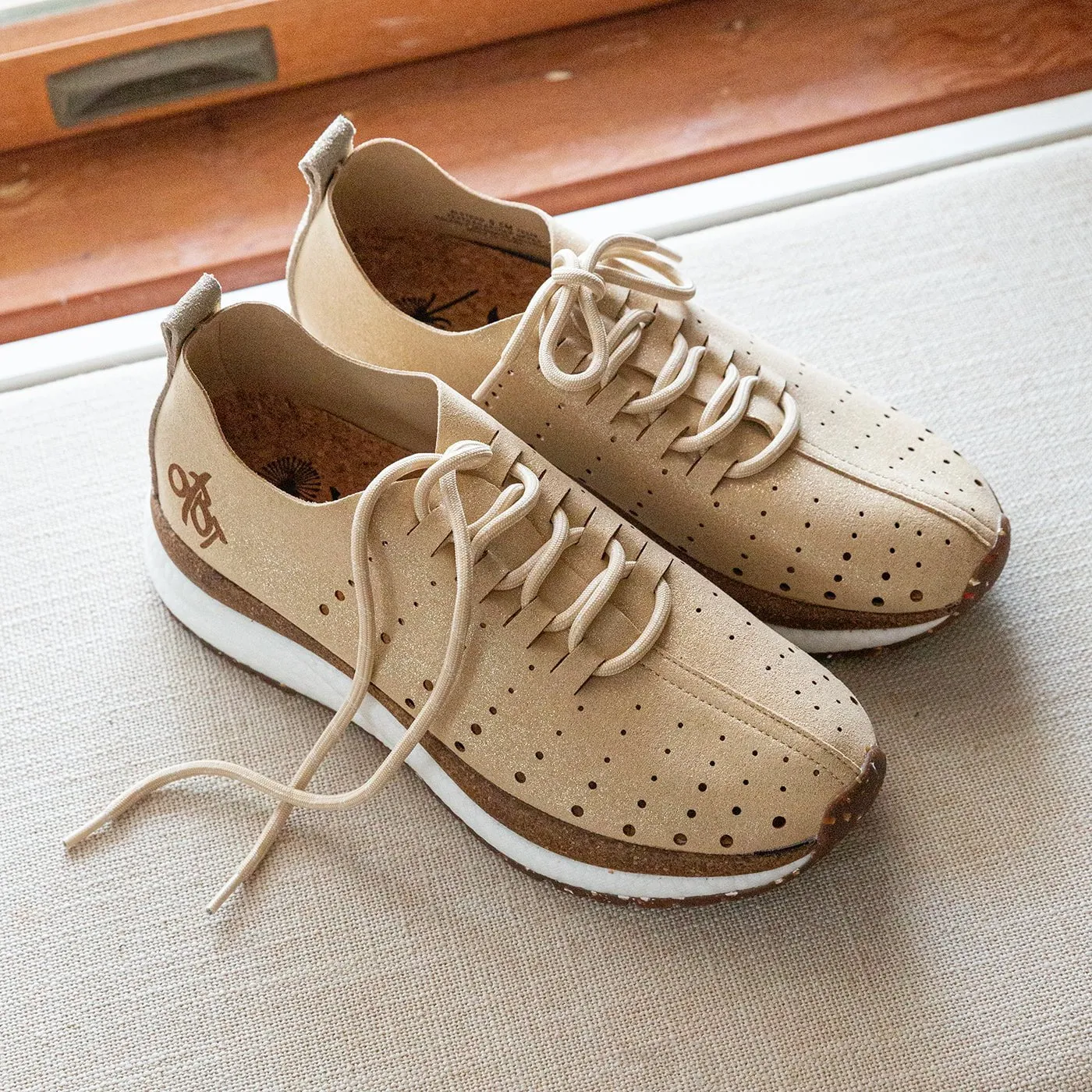 ALSTEAD in GOLD Sneakers easy match