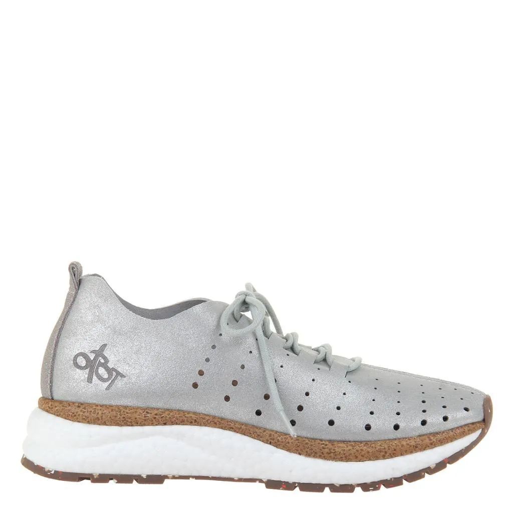 ALSTEAD in SILVER Sneakers moisture wicking