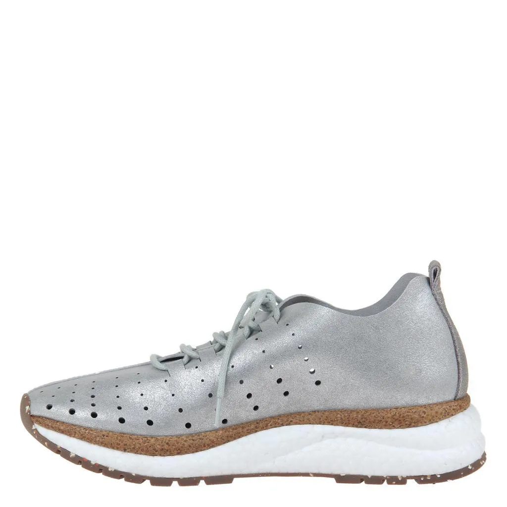 ALSTEAD in SILVER Sneakers pressure ease
