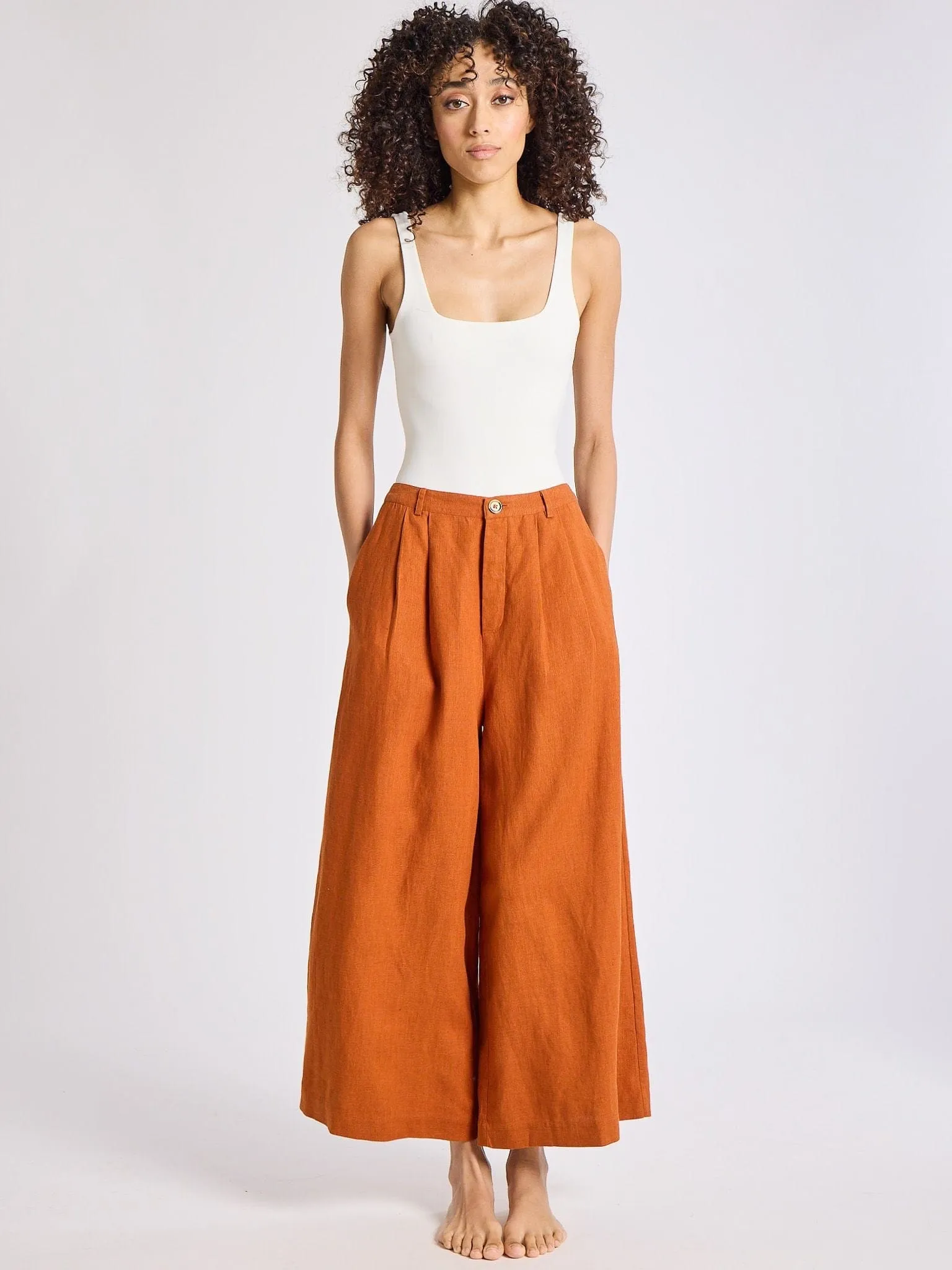 Avie Pant in Sepia Linen urban explorer