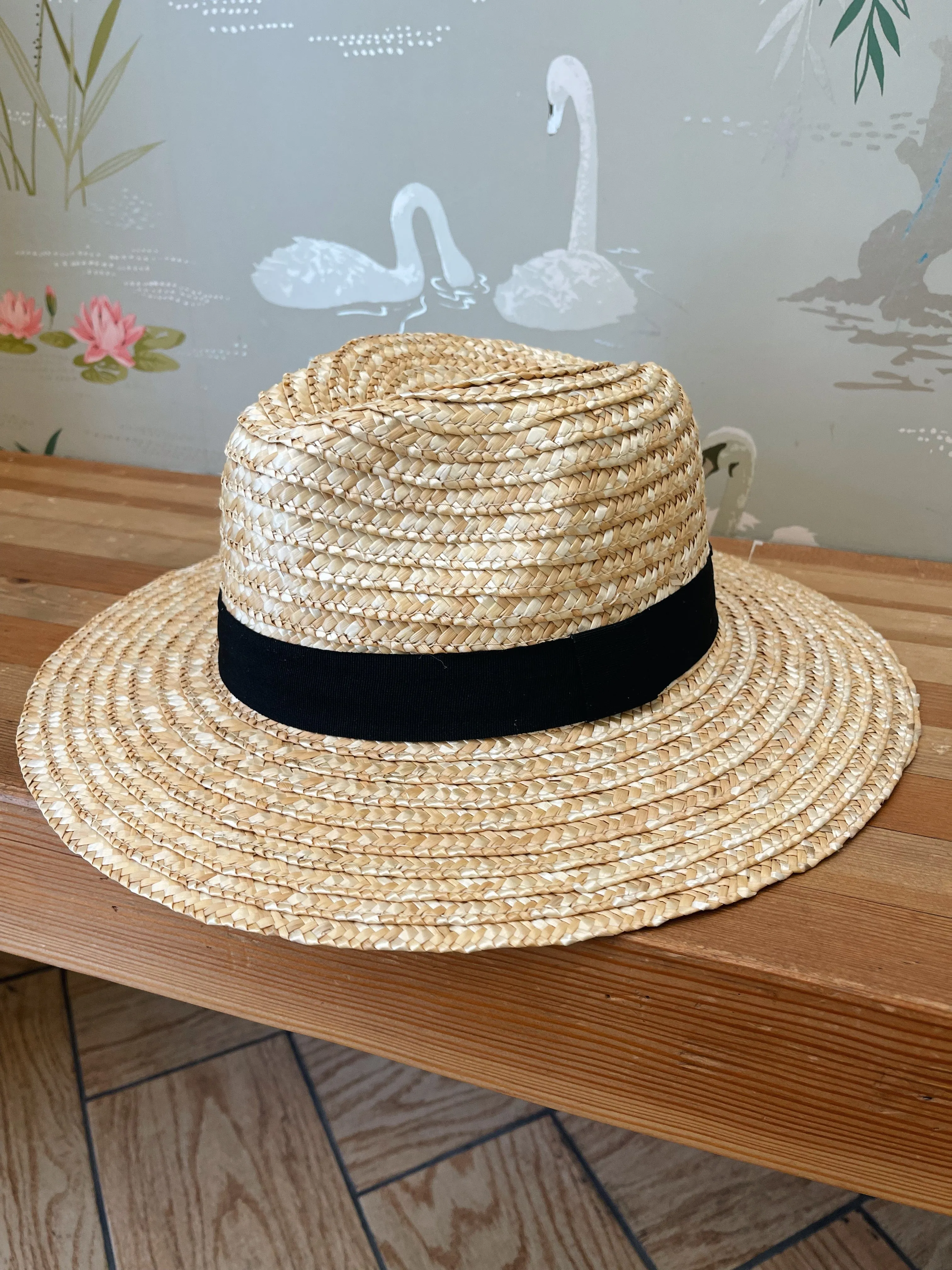 Brooks Straw Hat calm mode