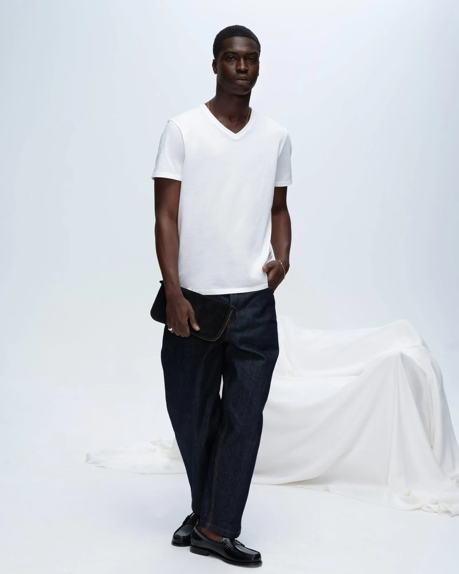 Classic Jersey V-Neck Tee - White minimal mood