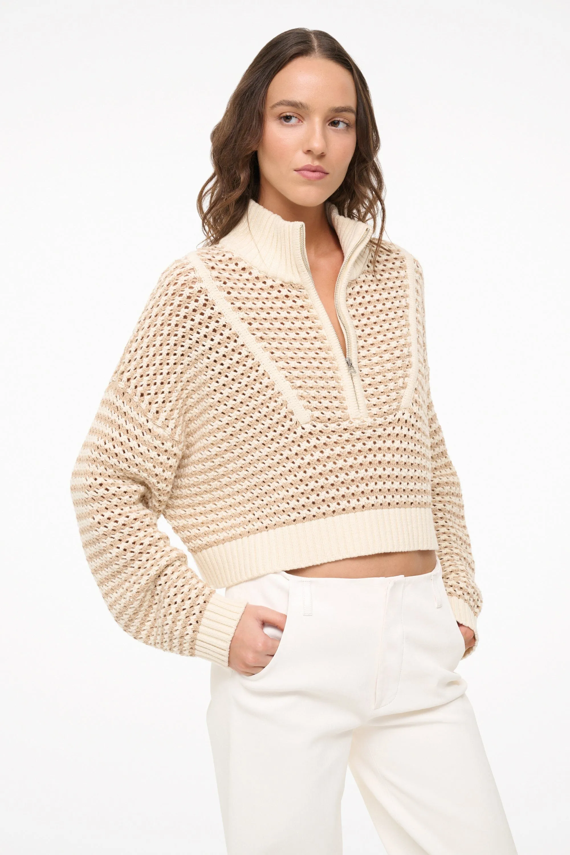 CROPPED HAMPTON SWEATER | BREEZE CREME Chic Look
