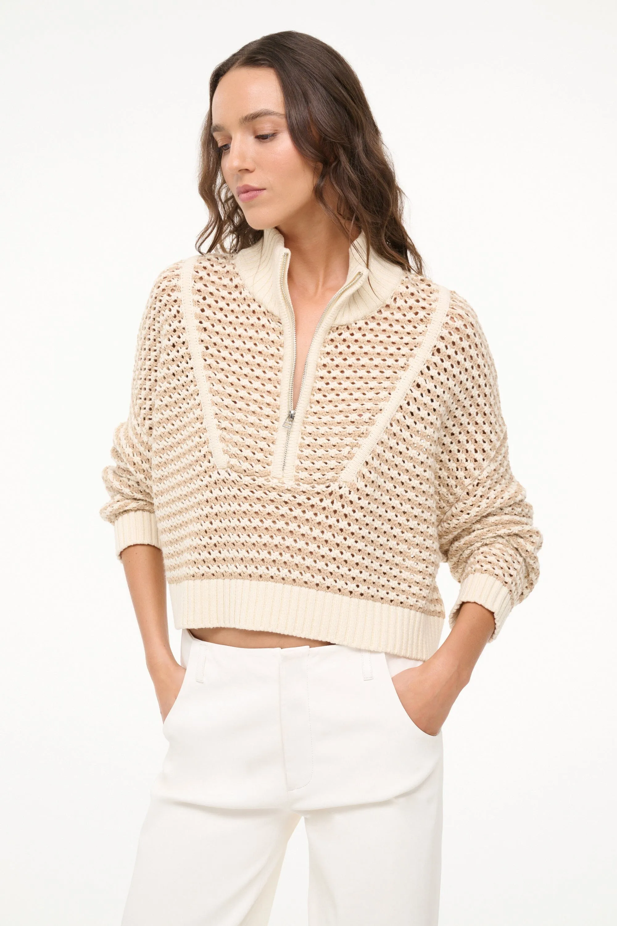 CROPPED HAMPTON SWEATER | BREEZE CREME Effortless Fit
