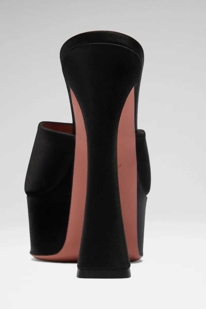 Dalida Pleateau Slipper layered look