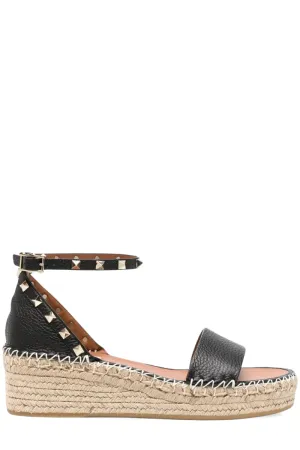 Double Rockstud Flatform Sandals relaxed sole