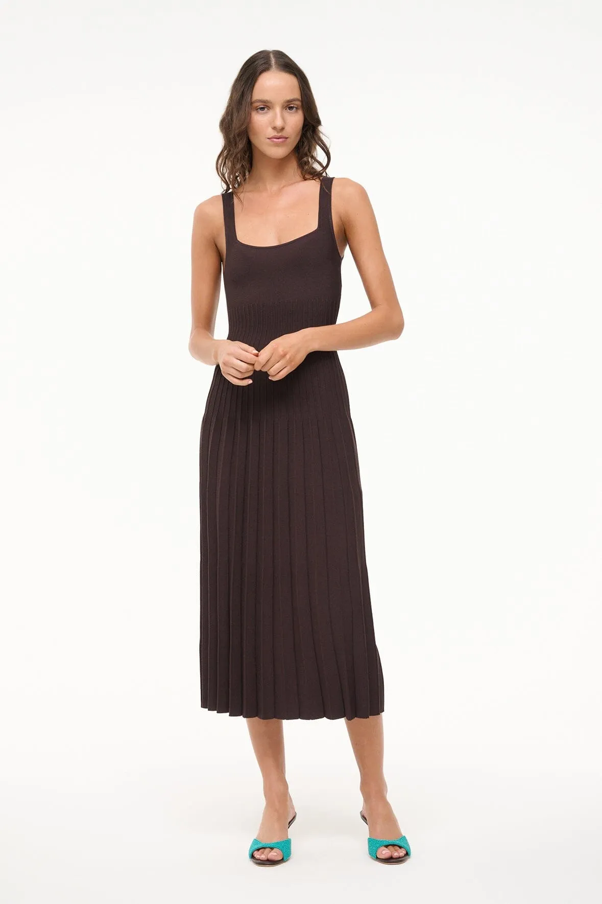 ELLISON DRESS | EARTH cozy look