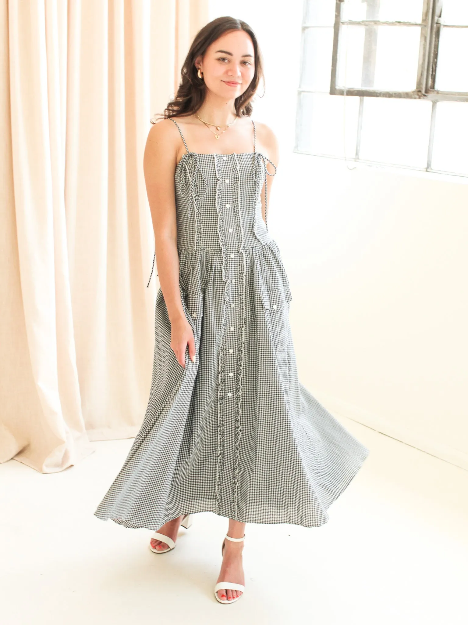 Emery Gingham Midi Dress - Navy breezy outfit