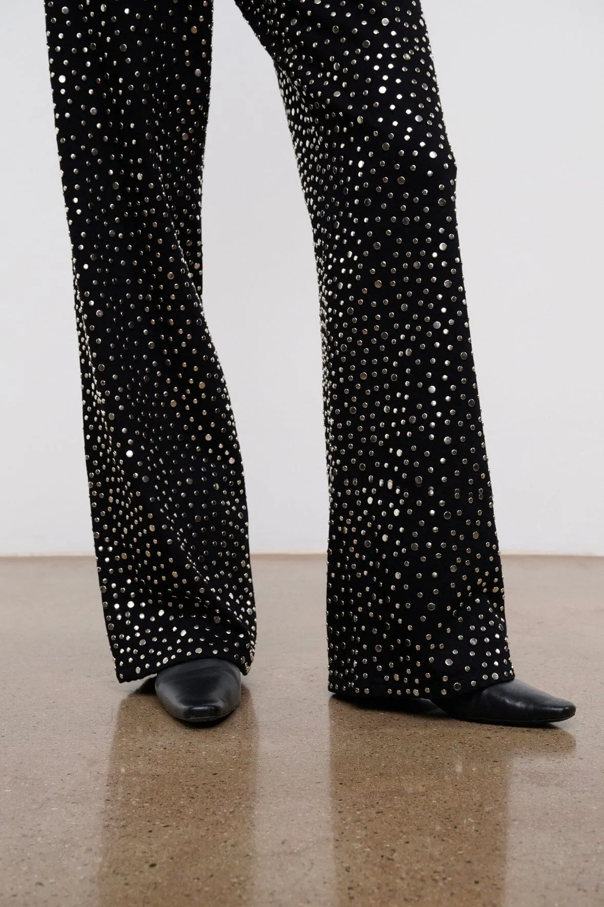 GUS STUDDED RELAXED JEAN | BLACK style change