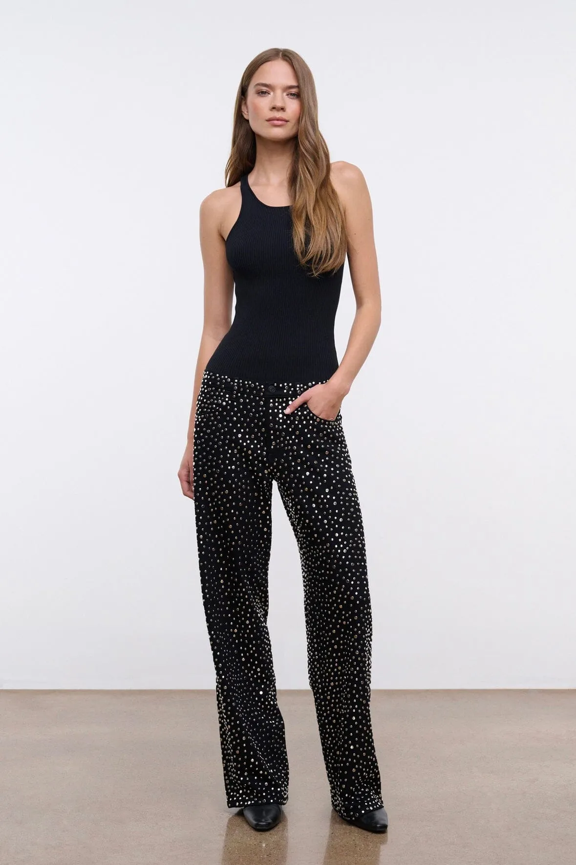 GUS STUDDED RELAXED JEAN | BLACK flexible sport