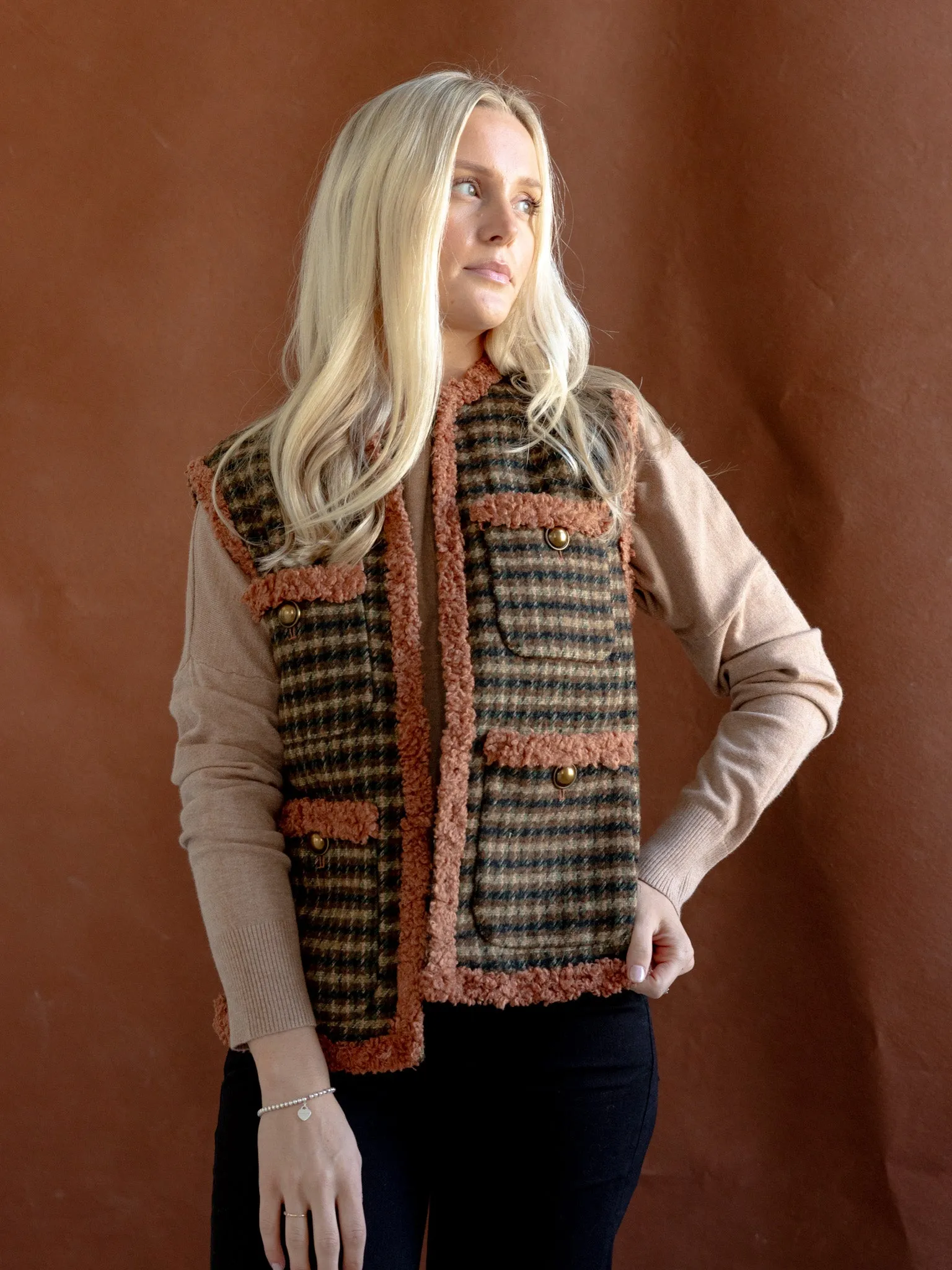 Houndstooth Pocket Vest night runner