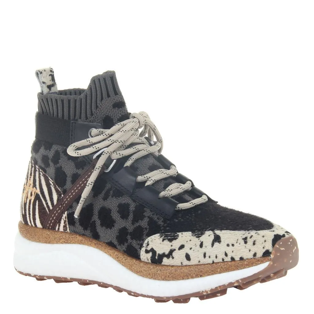 HYBRID in ANIMAL PRINT High Top Sneakers pressure relief