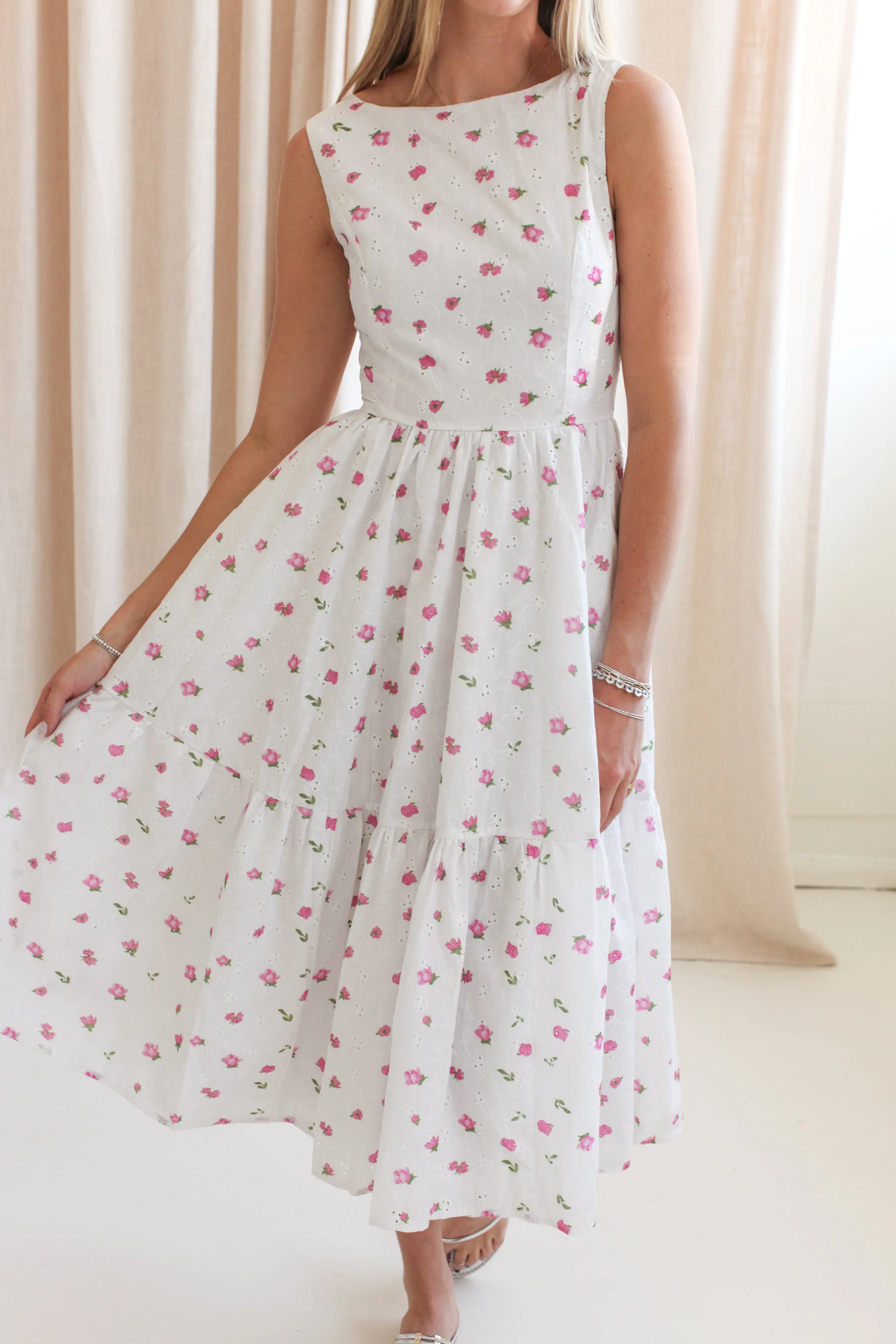 Isla Eyelet Midi Dress elegant mode
