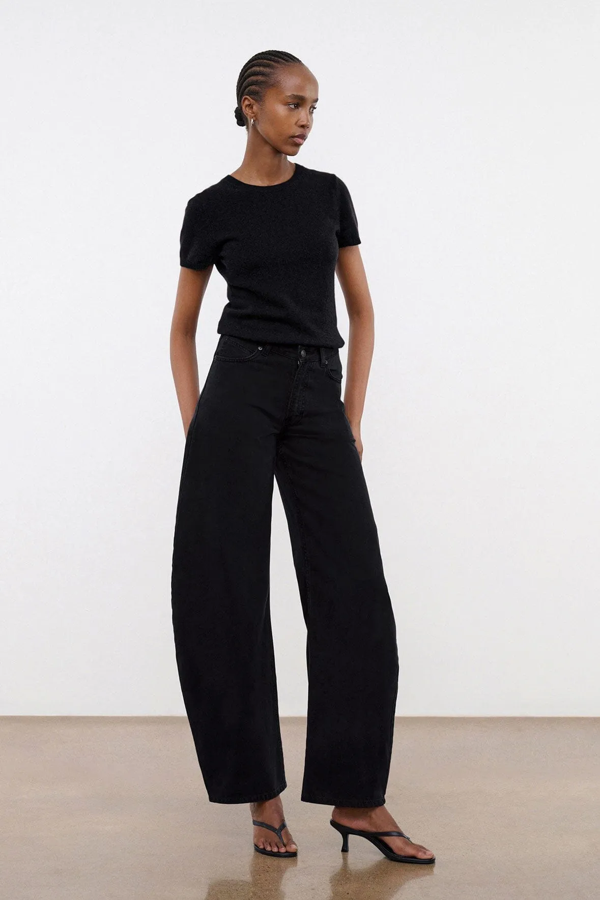 JACKSON STUDDED BARREL JEAN | BLACK flexible sport