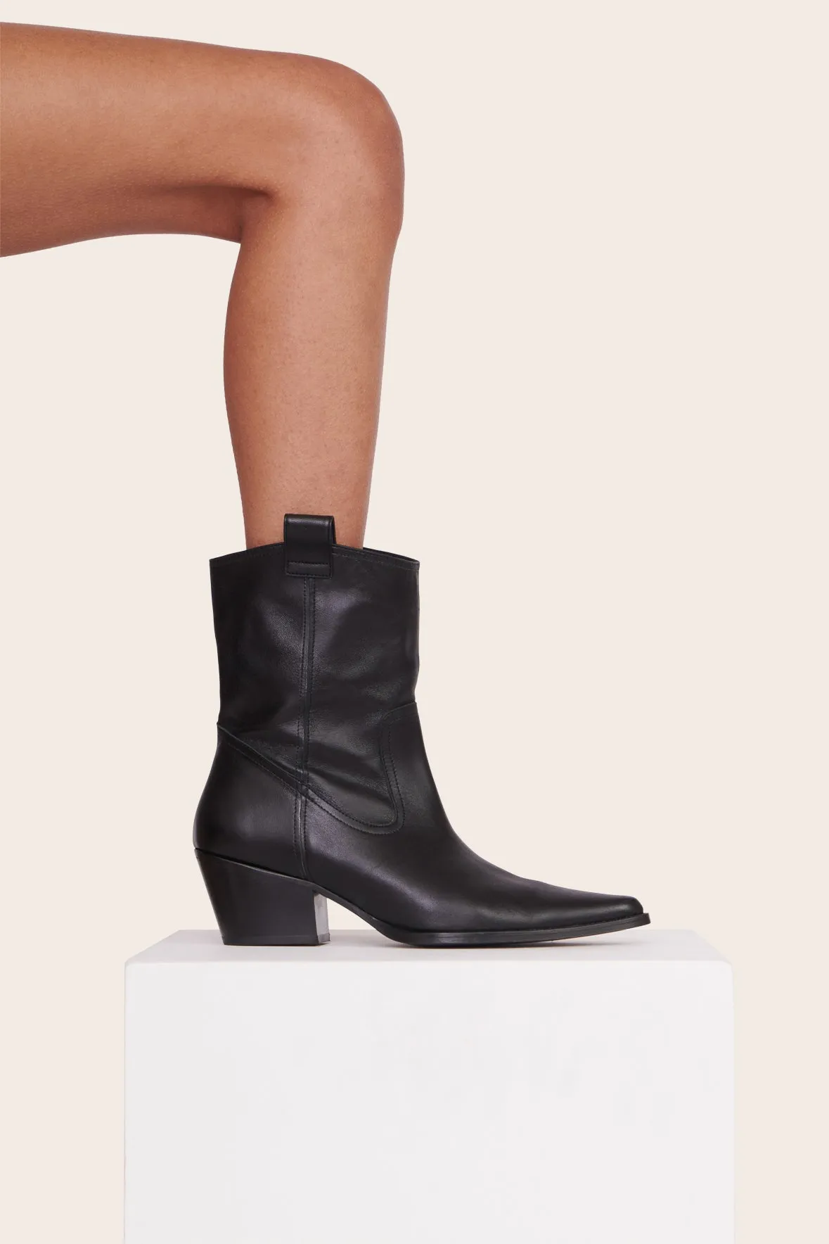 JUNE BOOT | BLACK Summer cool