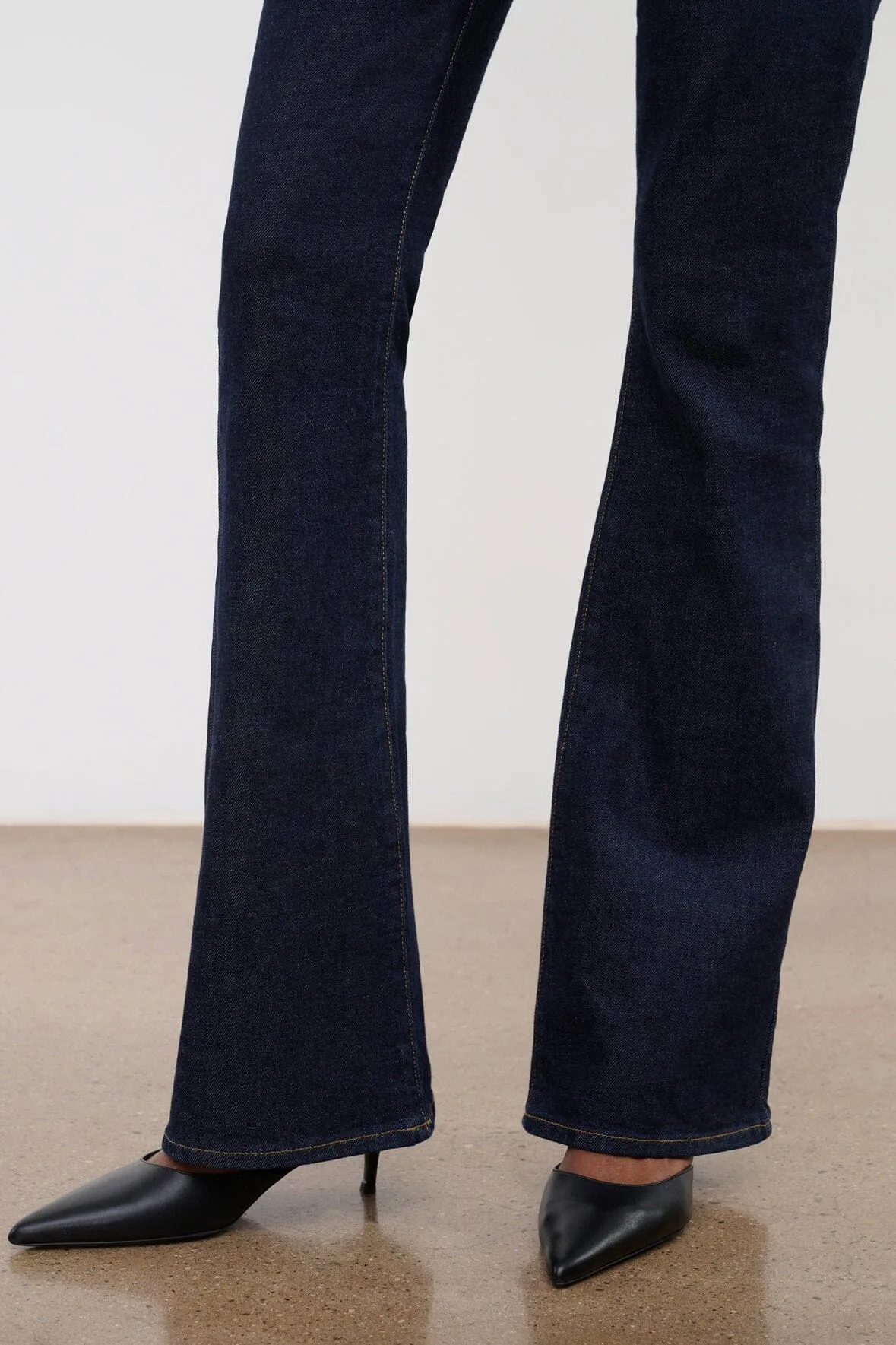 KYLE STRETCH FLARE JEAN | INDIGO easy casual