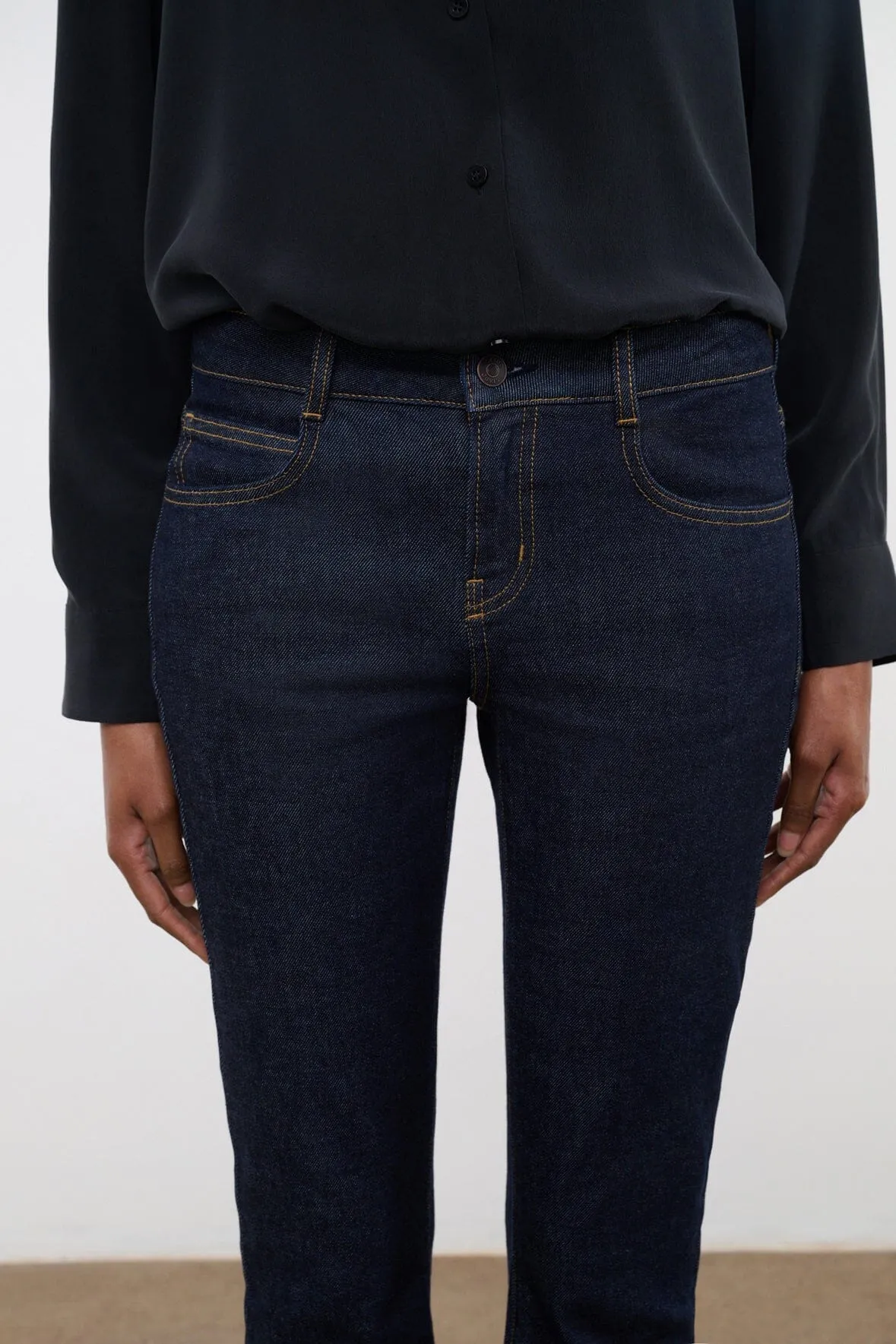 KYLE STRETCH FLARE JEAN | INDIGO trend style