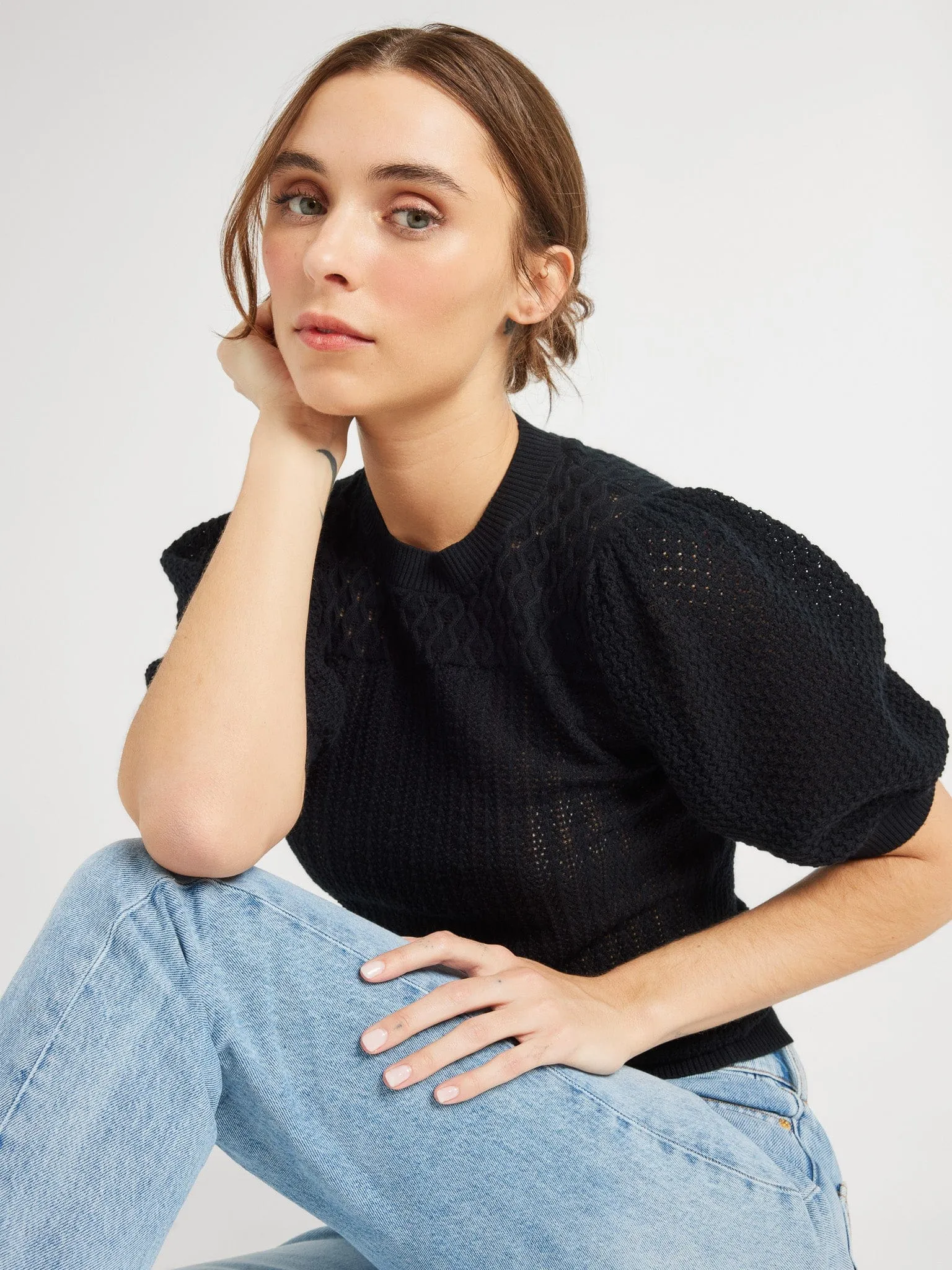 Lola Pullover in Black Cool Minimal