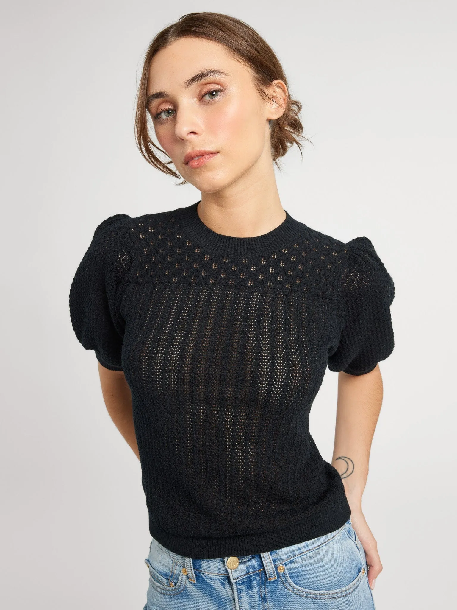 Lola Pullover in Black Street Calm