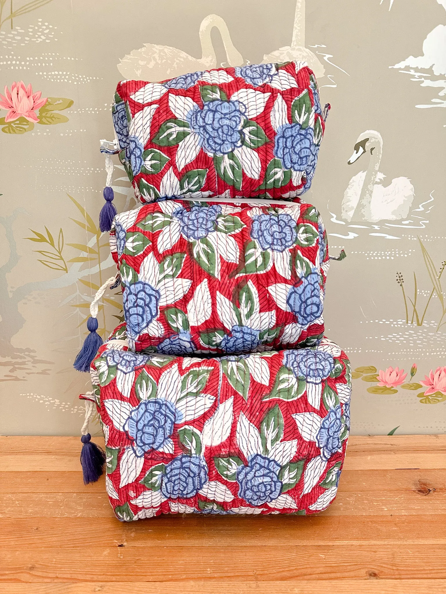 Maison de Frdric Cosmetic Bag Set- Red/Blue easy use
