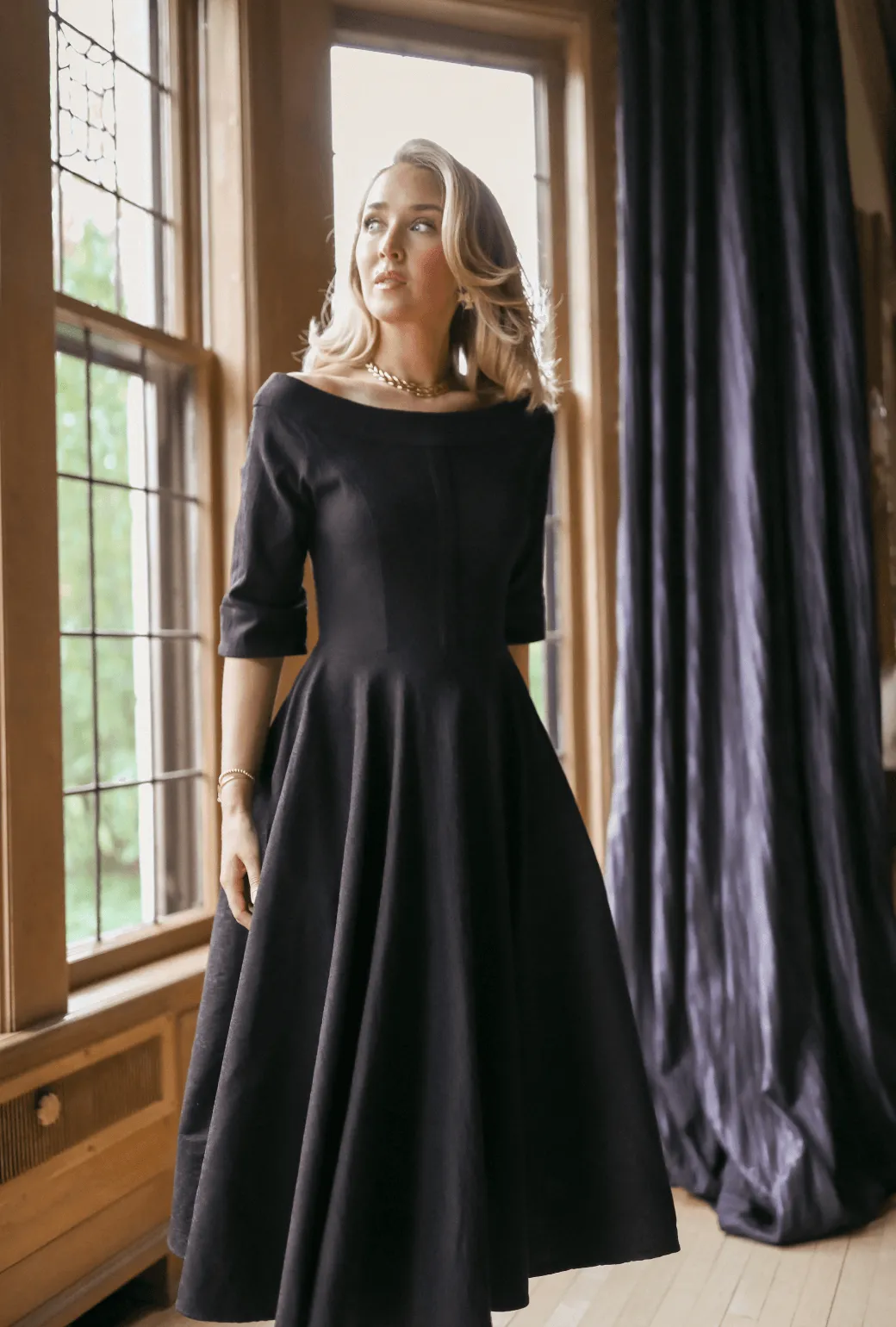 Mary Dress - Black romantic tone