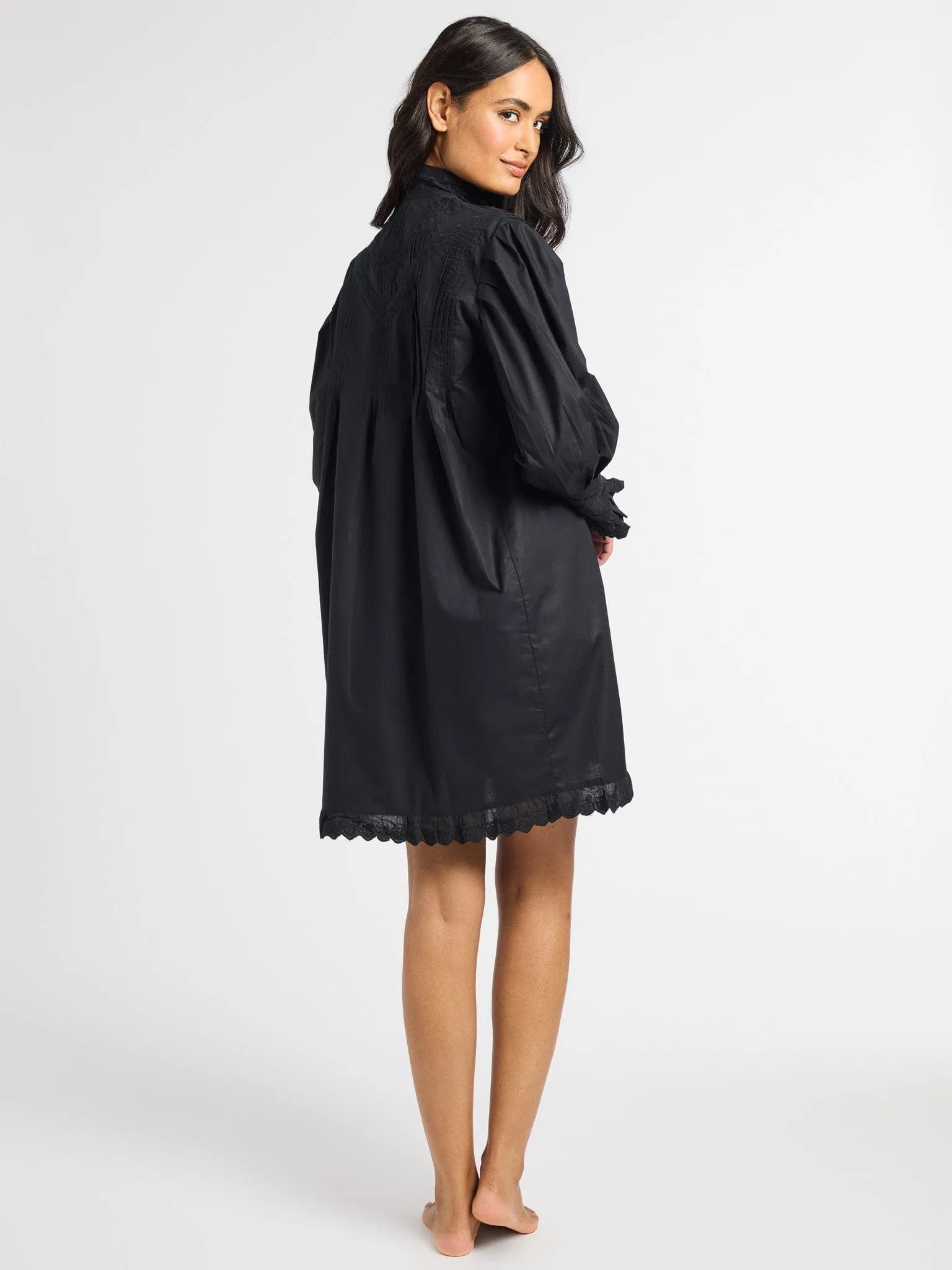 Mika Dress in Black retro vibe