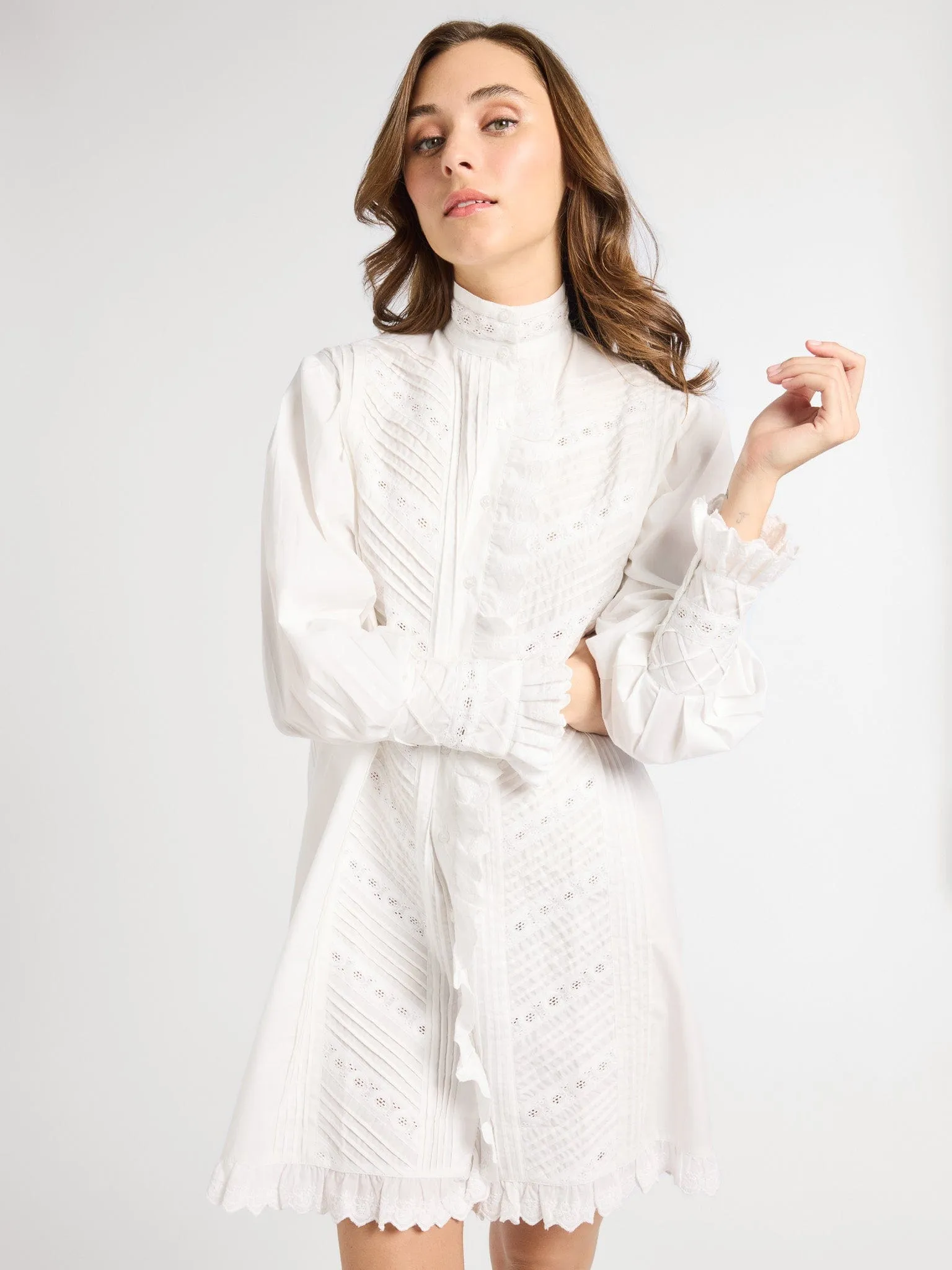 Mika Dress in White classic mood