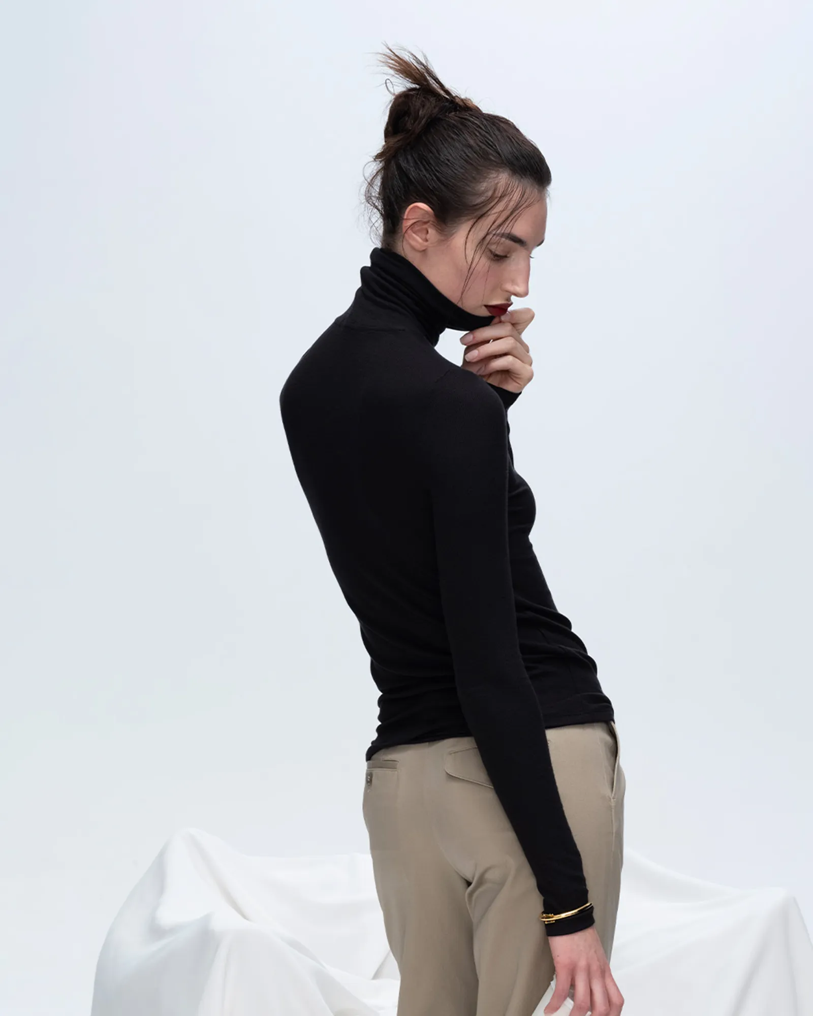Modal Rib Turtleneck - Black fashion essential