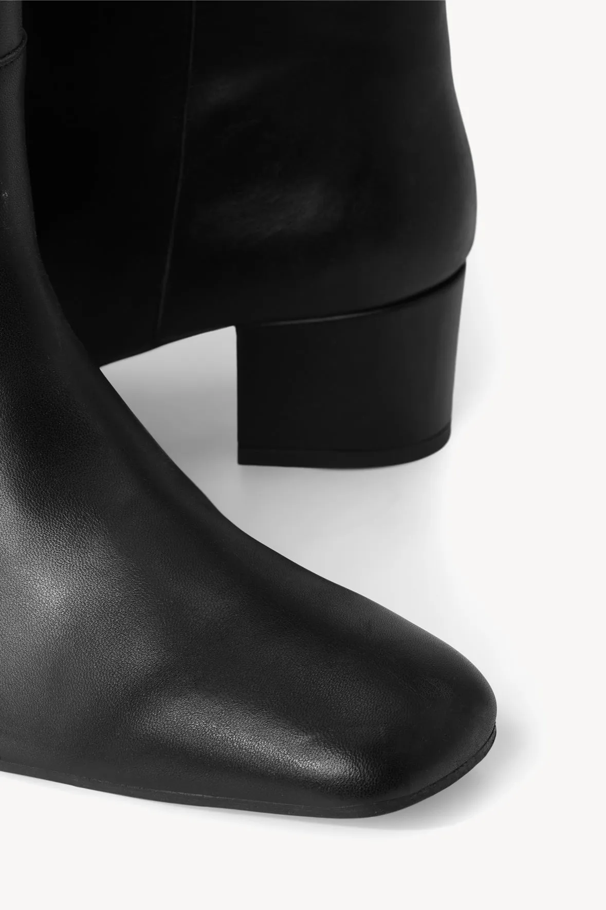 NANCY BOOT | BLACK Stylish build