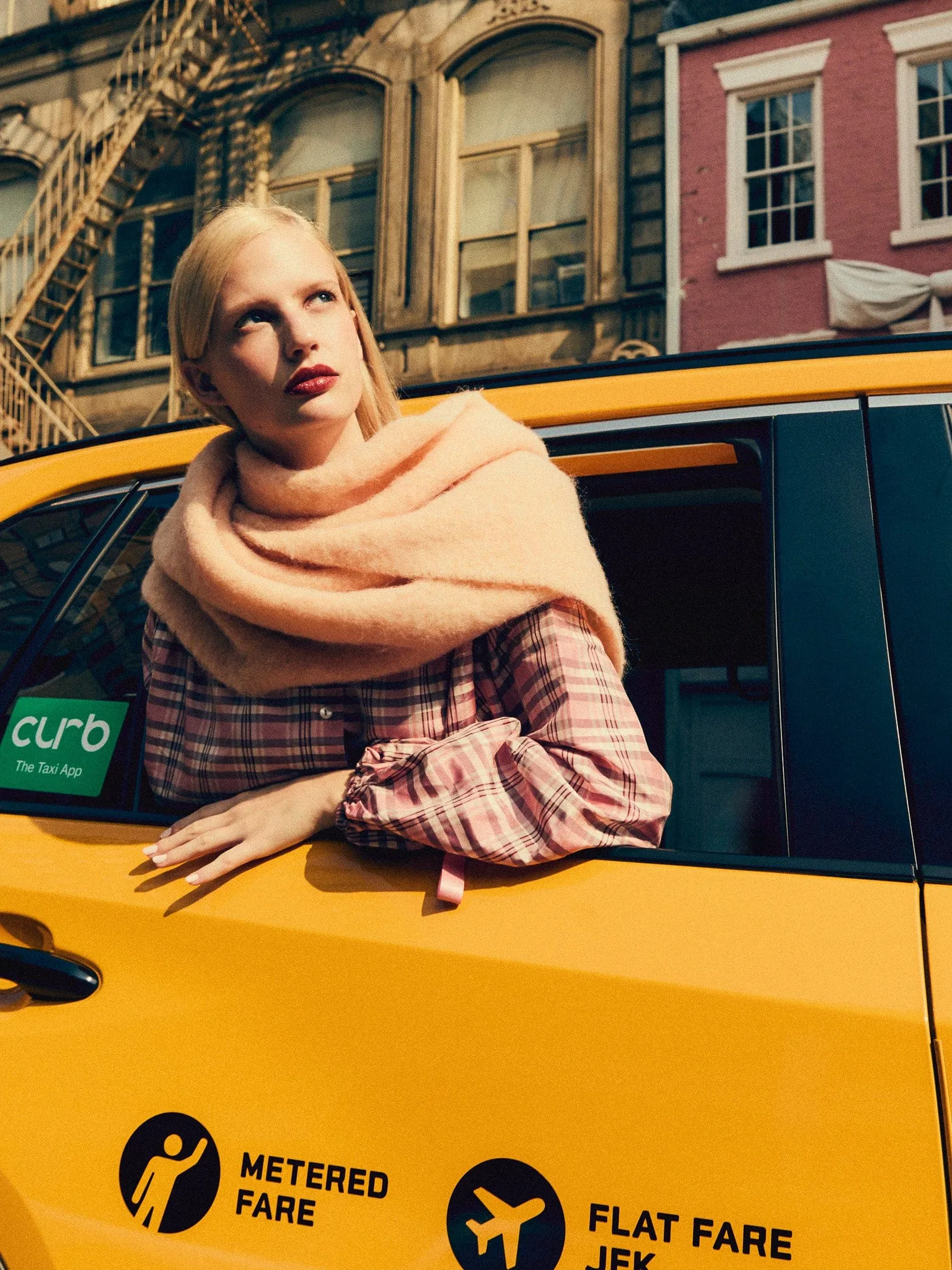 Neve Scarf in Peche echo fit