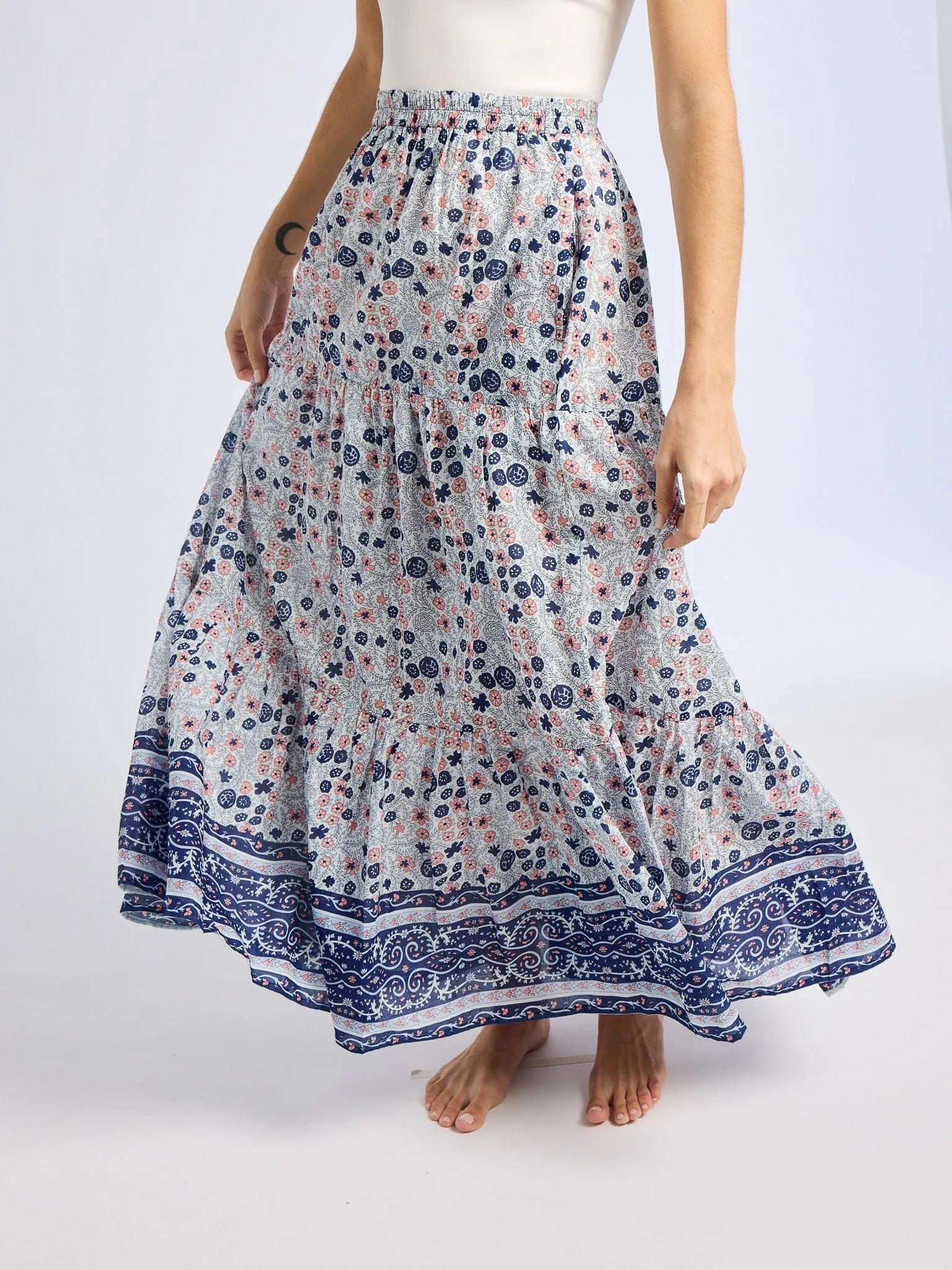 Paola Skirt in Navy Floral light motion