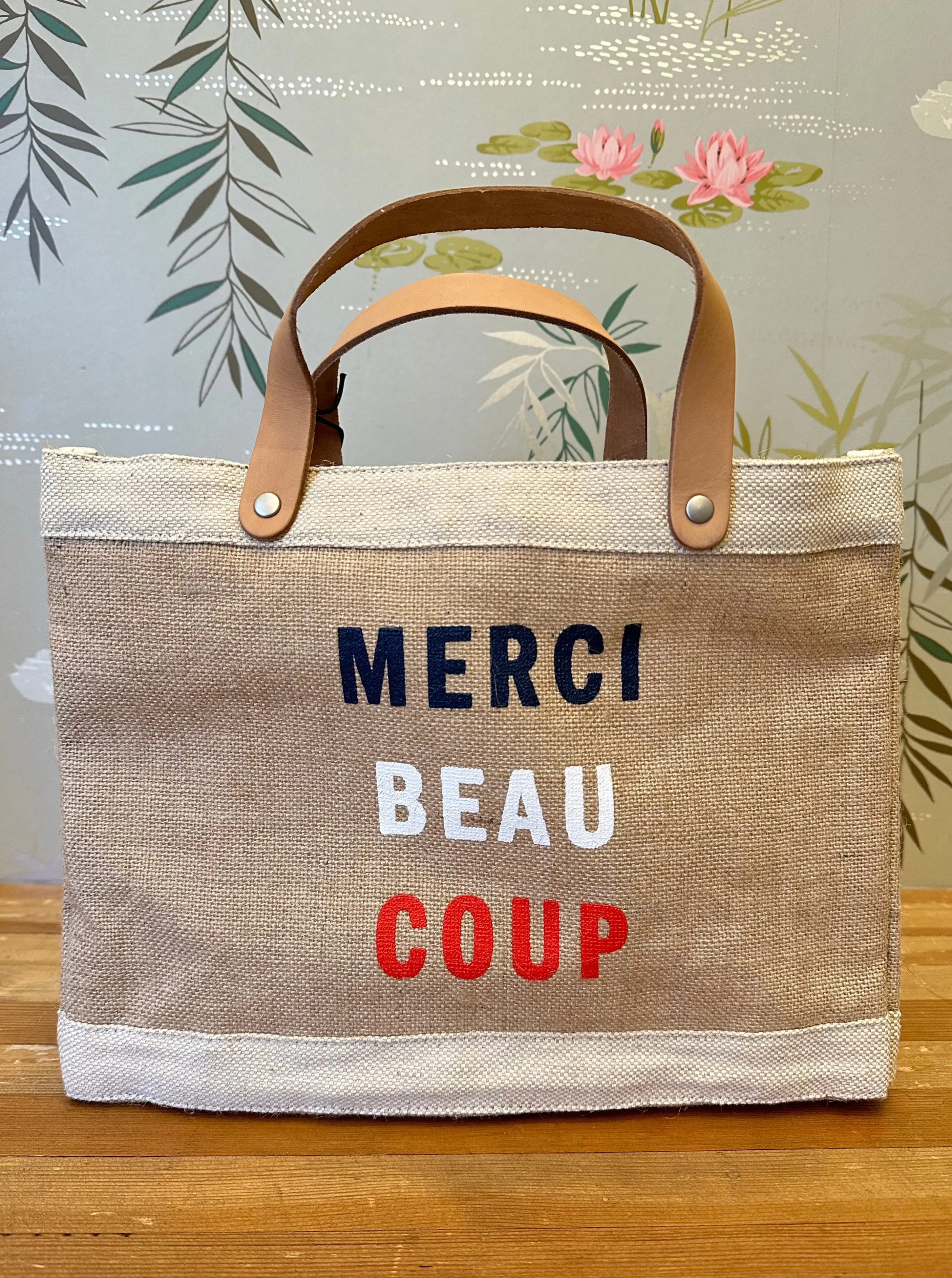 Petite Merci Market Tote on move