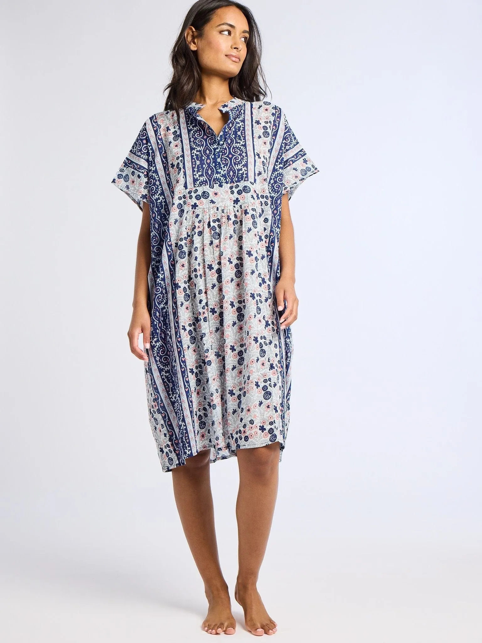 Playa Caftan in Navy Floral fun mode