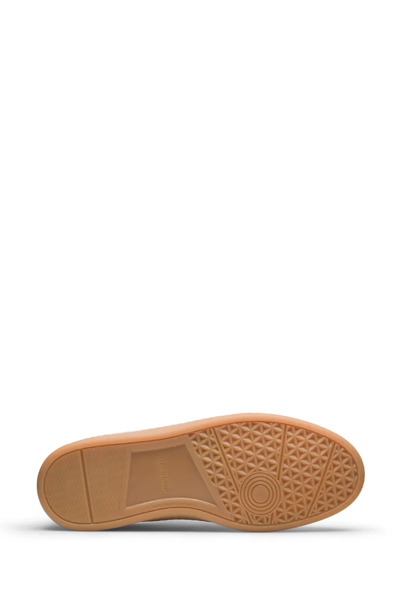 Primera Sneaker foot light