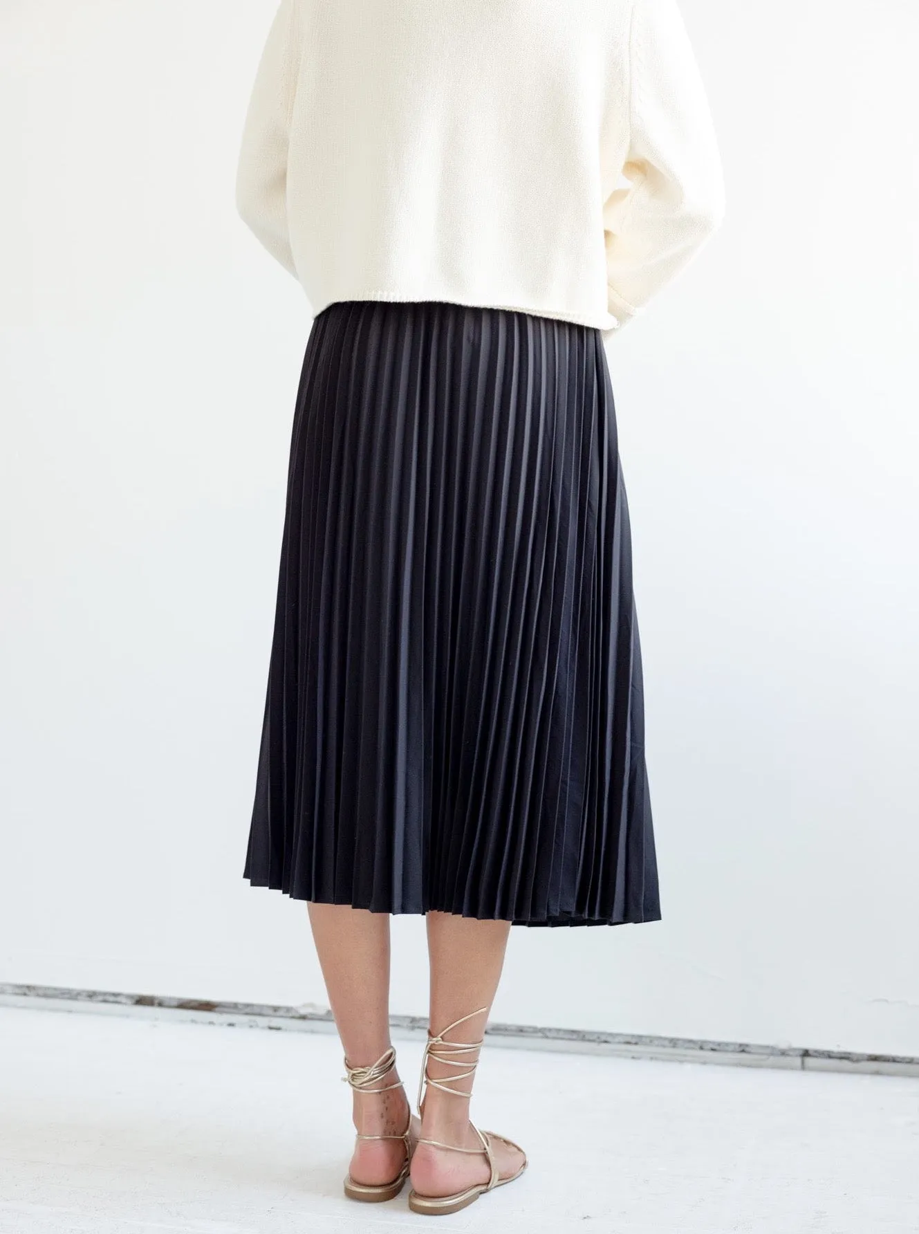 Raven Midi Skirt trend symbol