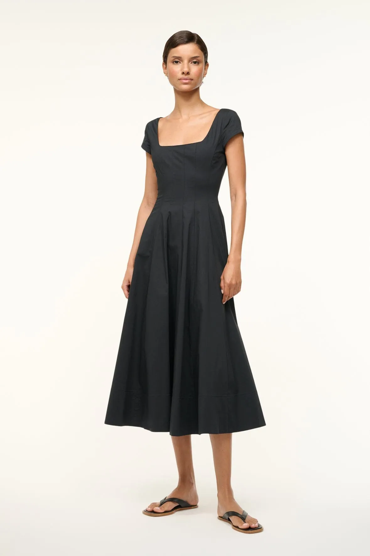 SHORT SLEEVE WELLS DRESS | BLACK effortless look