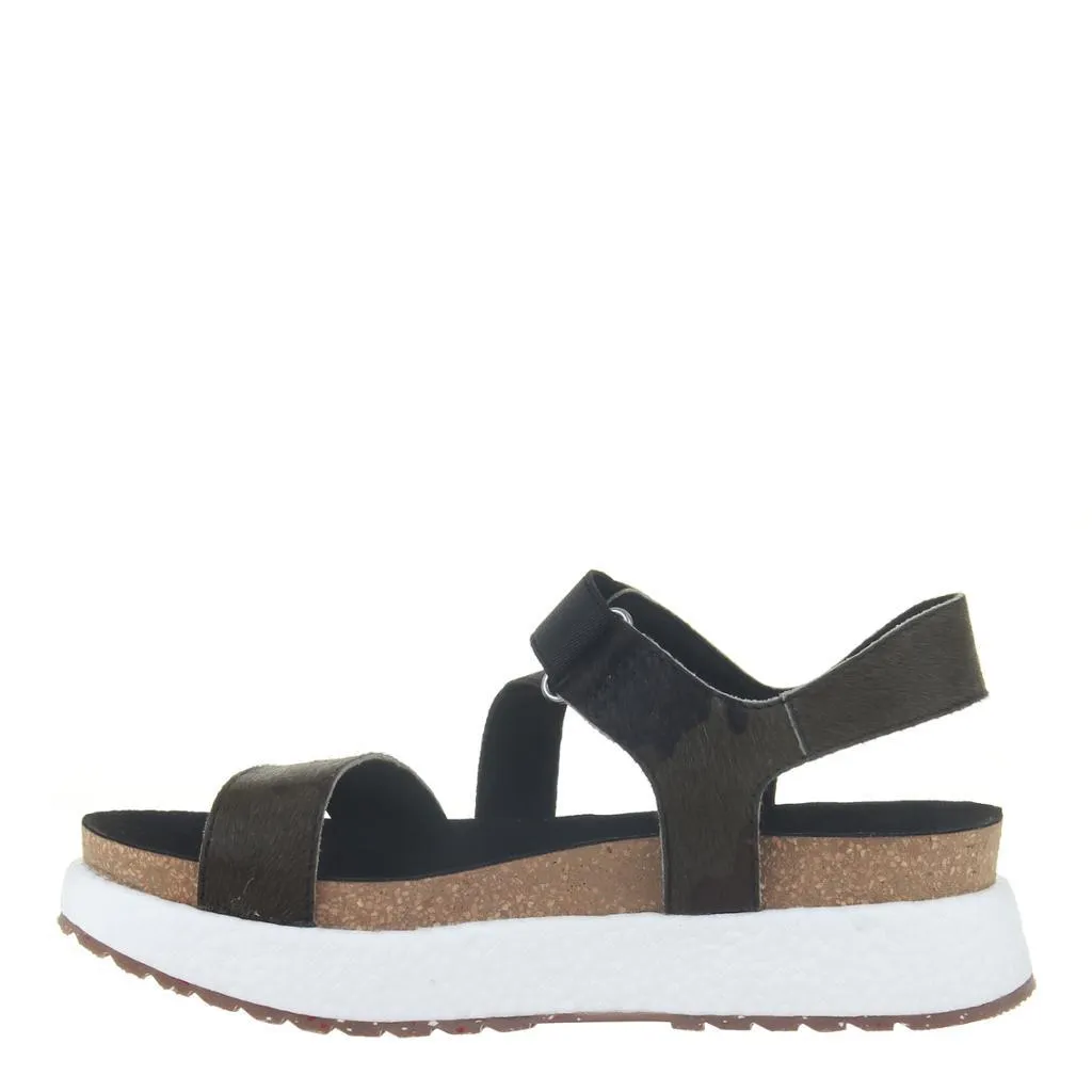 SIERRA in MUD Platform Sandals relaxed style