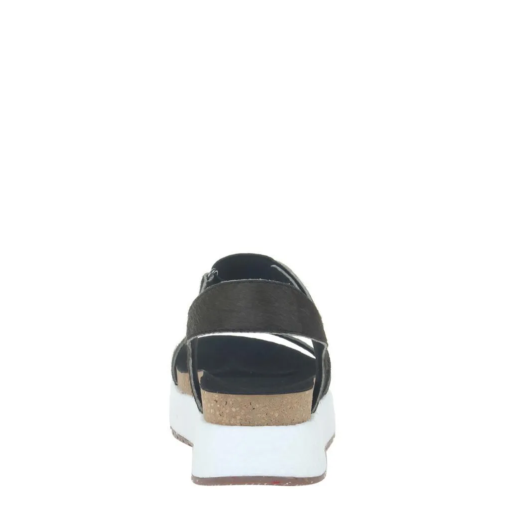 SIERRA in MUD Platform Sandals flexible design
