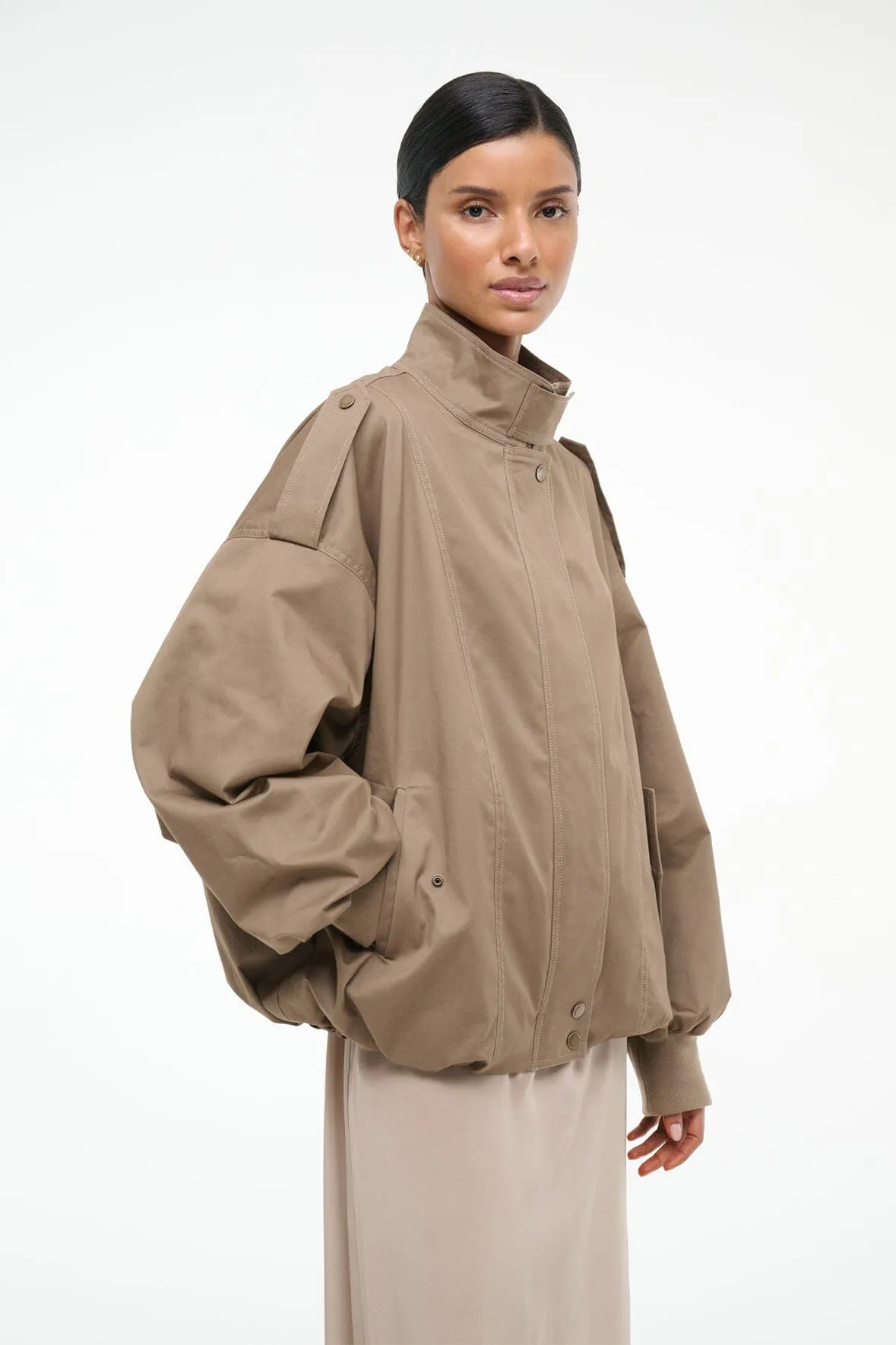 SIMONE JACKET | TAUPE glow scene