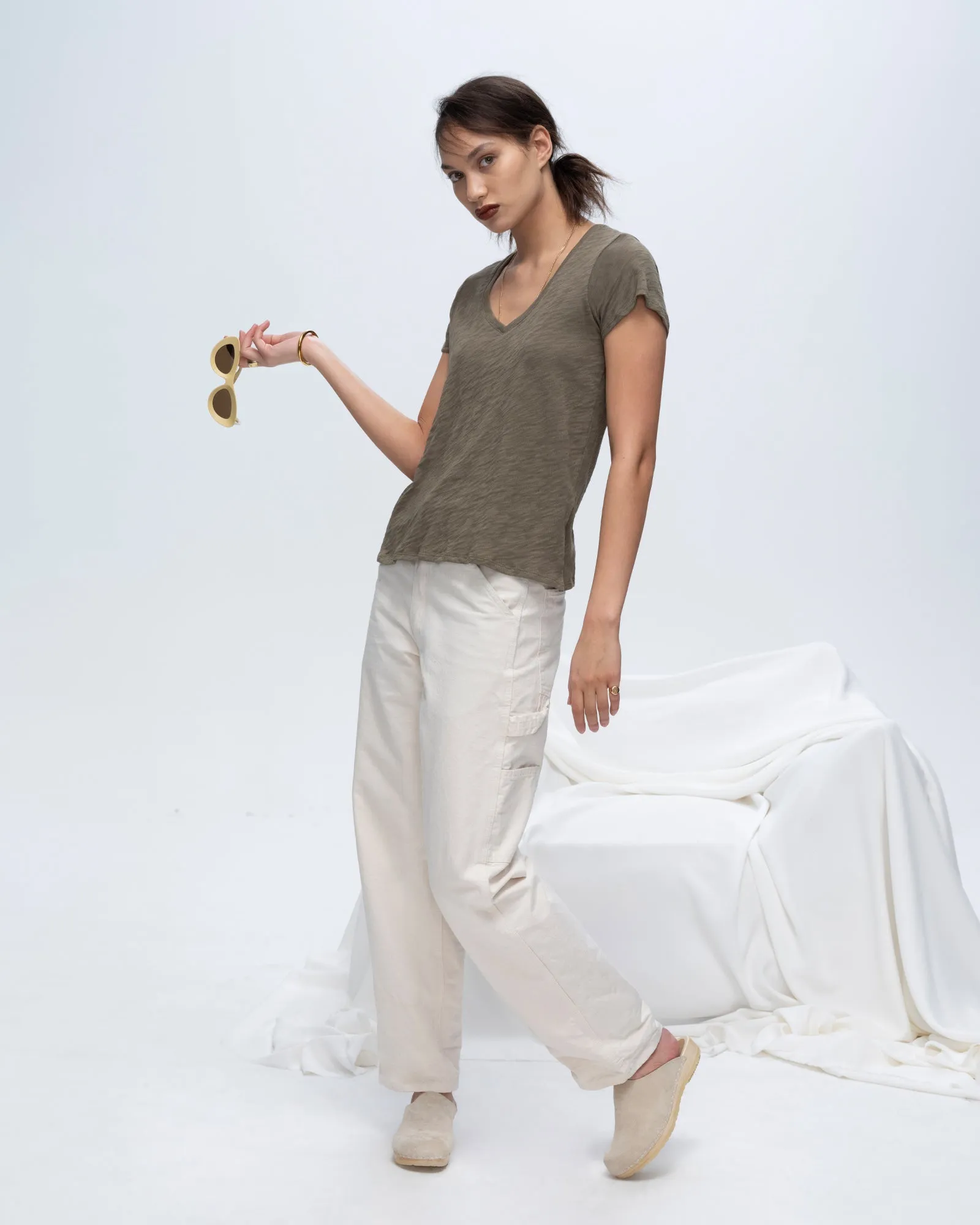 Slub Jersey Schoolboy V-Neck Tee - Army easy outfit