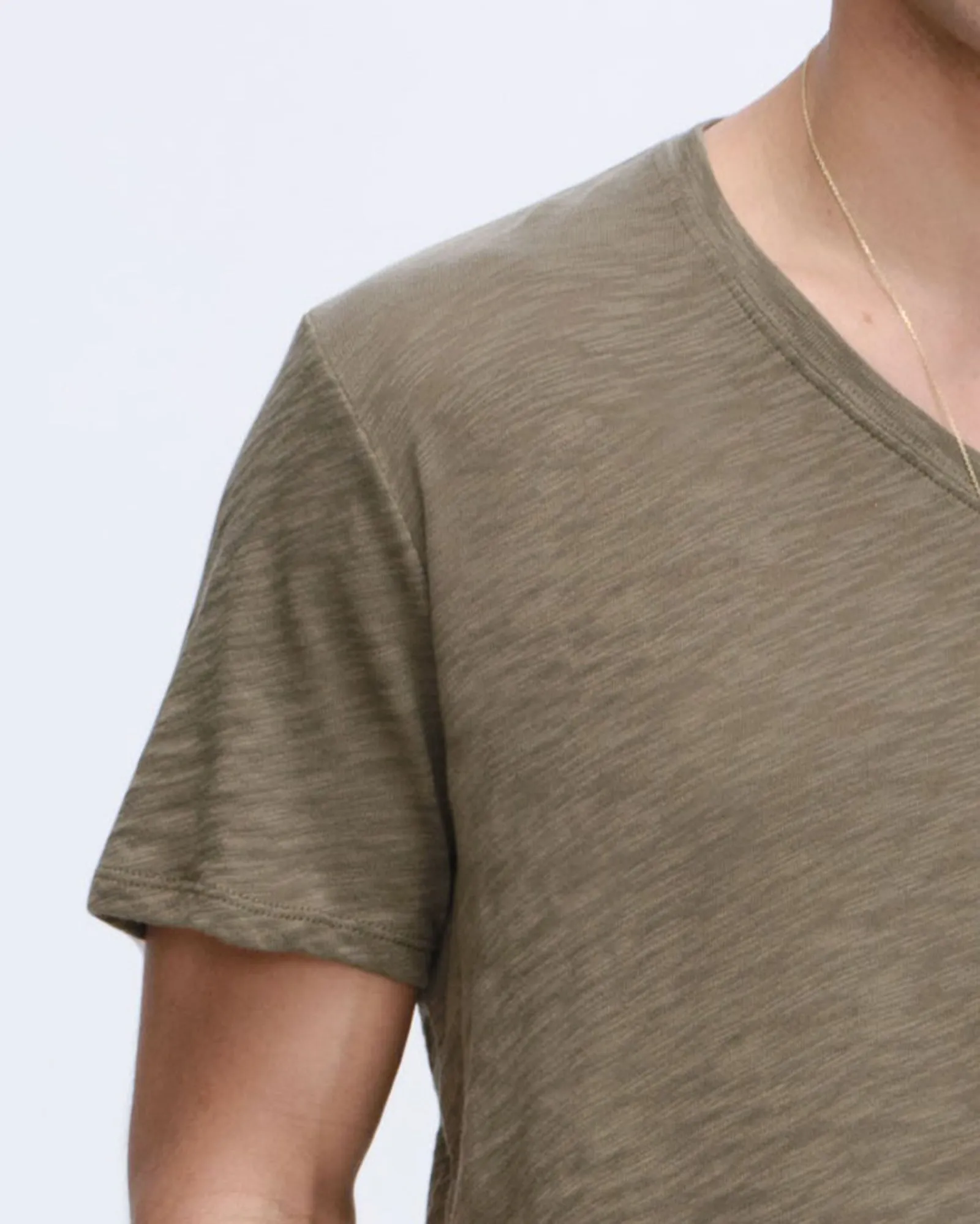 Slub Jersey V-Neck Tee - Army summer vibes