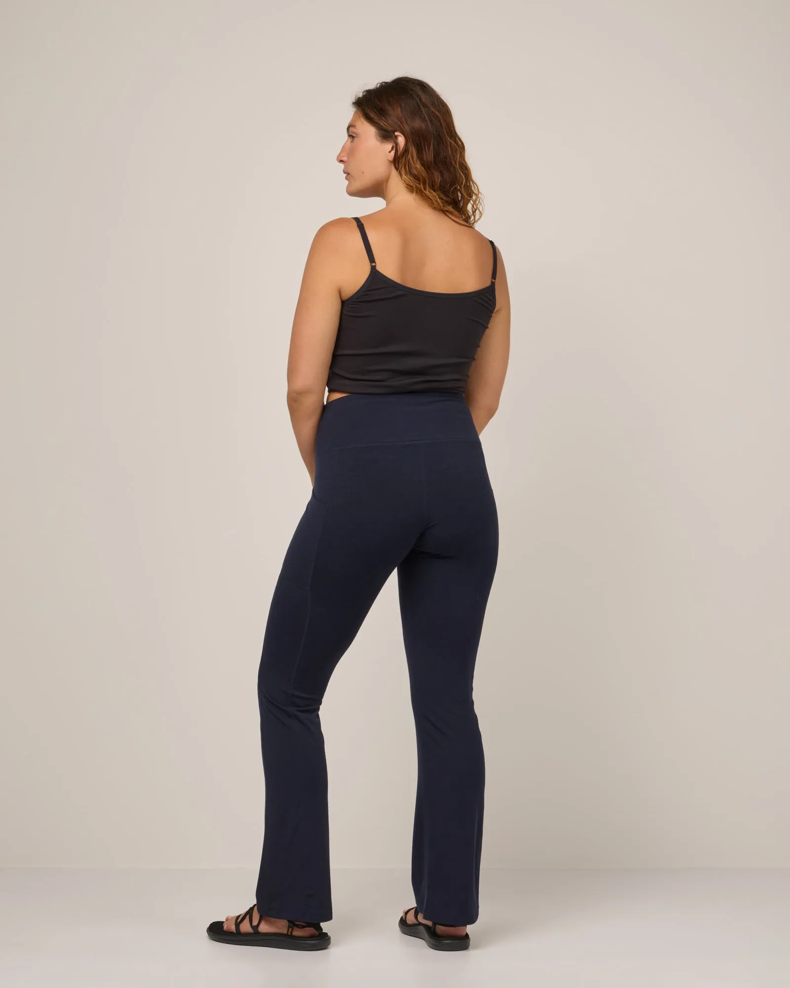 Summit Straight Cut Pocket Legging Elastic fiber