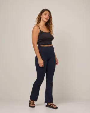 Summit Straight Cut Pocket Legging Body shaping