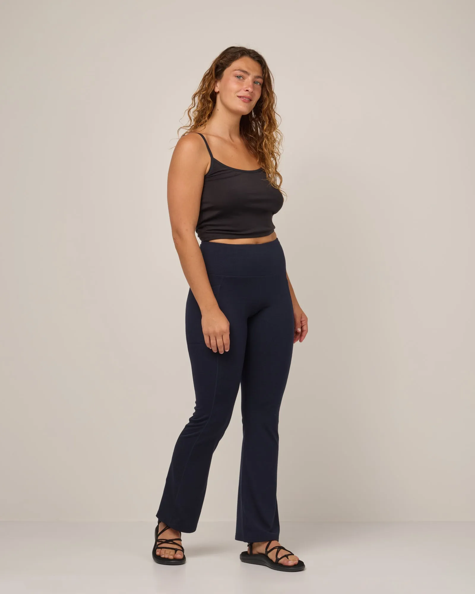 Summit Straight Cut Pocket Legging Body shaping