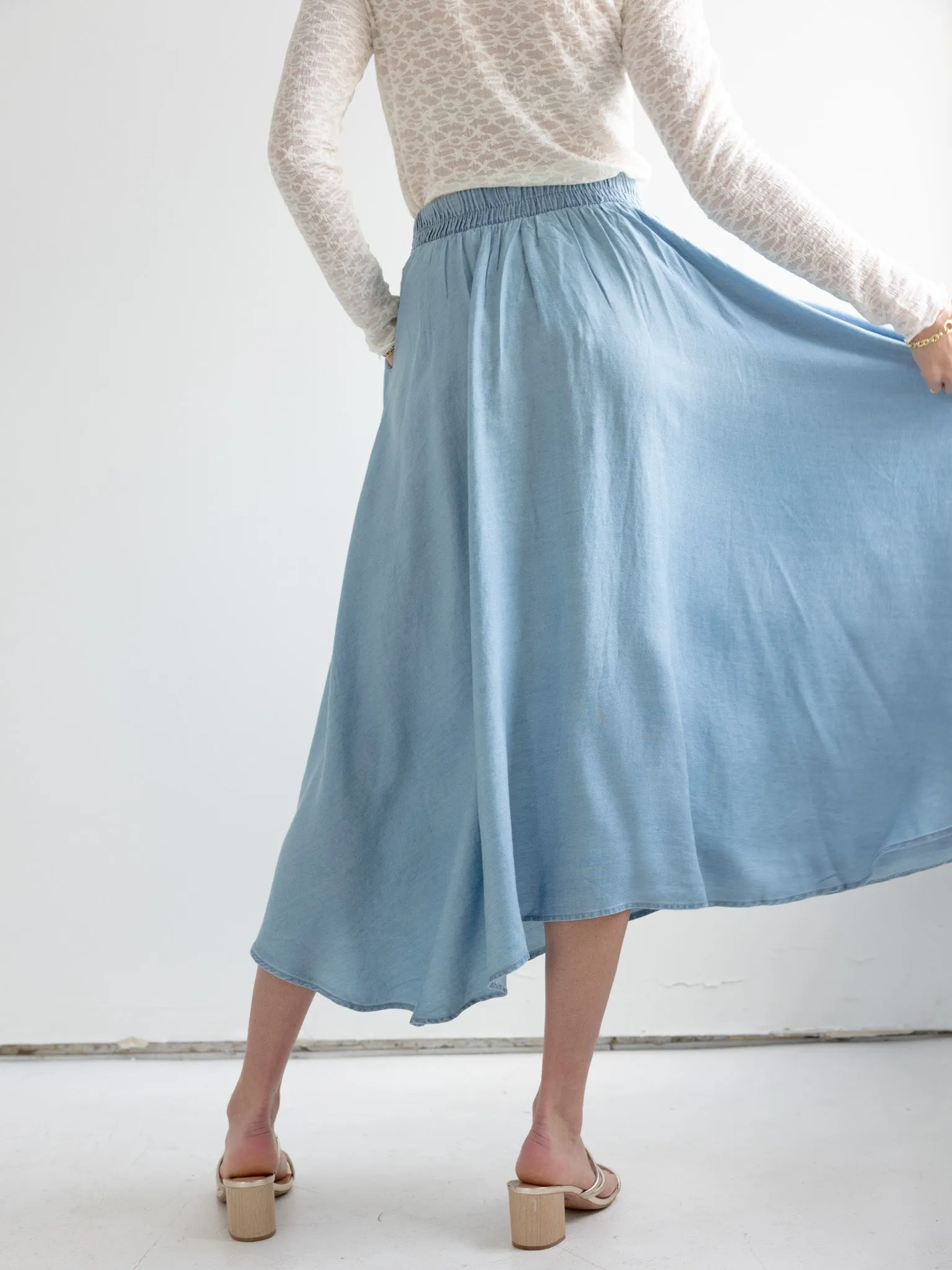 Tess Chambray Midi Skirt minimalism
