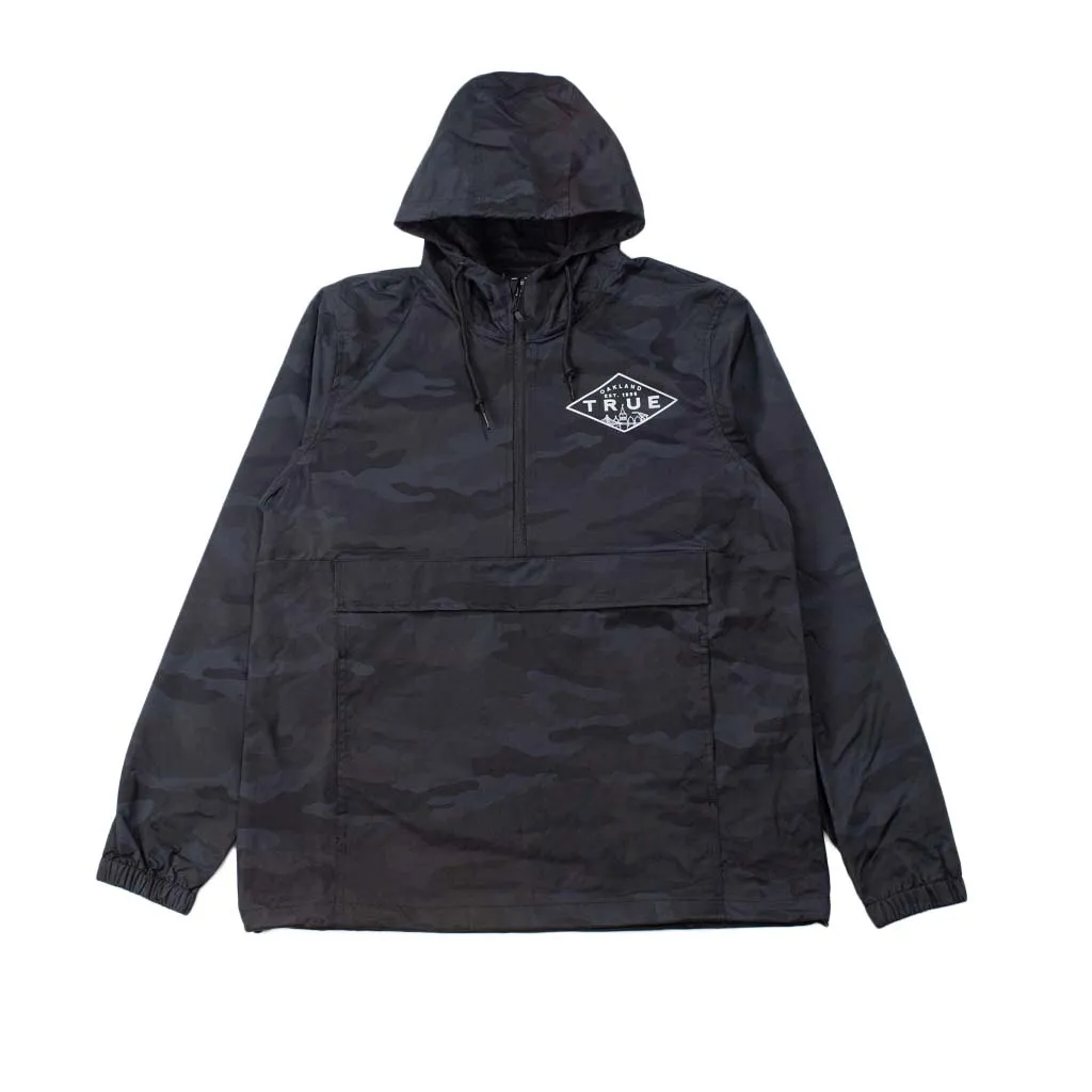 True Men's Established Oakland Anorak Black Camo light build