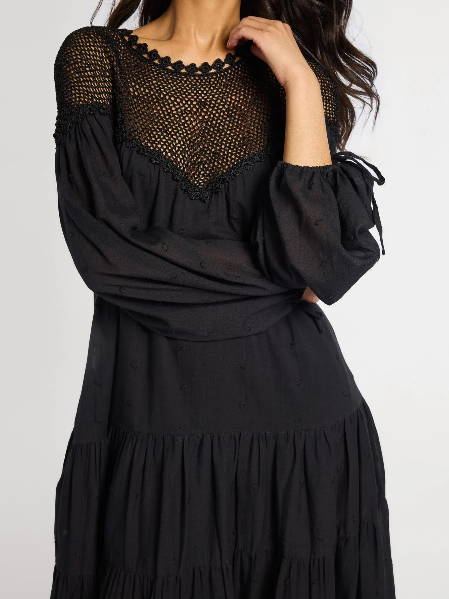 Vega Crochet Dress in Black charm mode