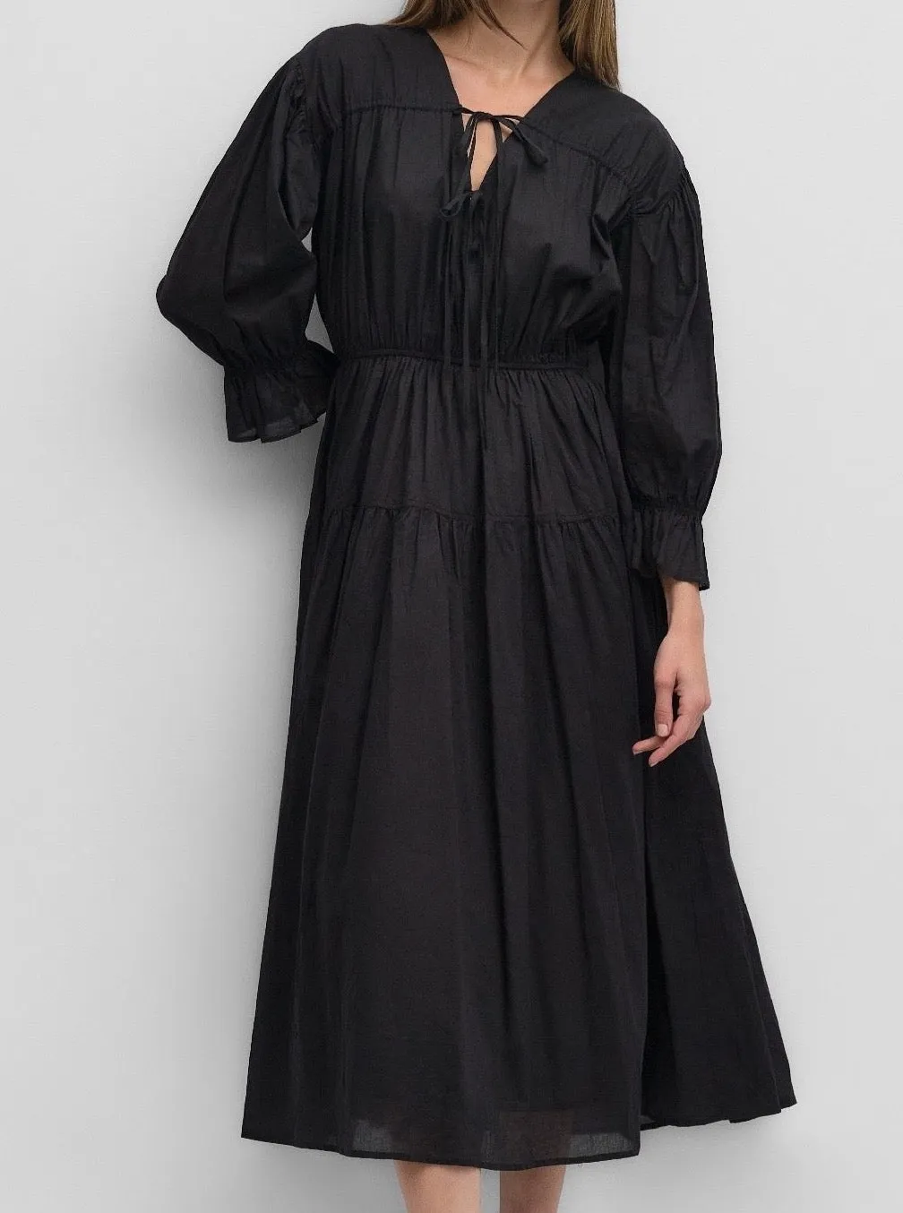 Vivian Dress - Black airy comfort